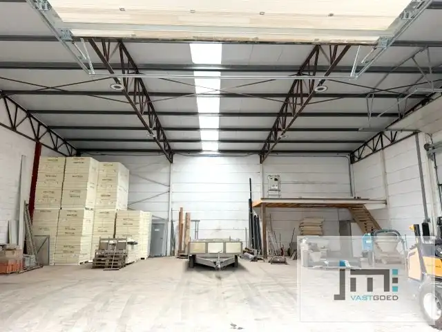 Bedrijfshal foto 2