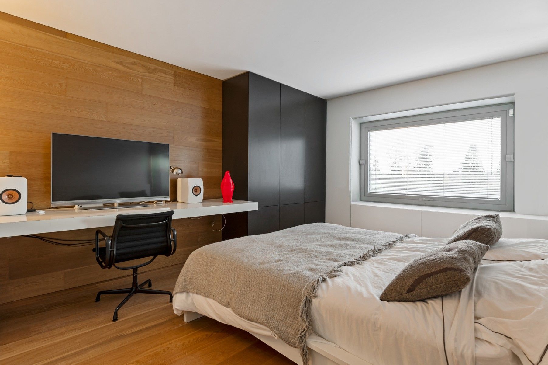 Zeer moderne woning met hoogwaardig afgewerkte binnen- en buitenruimte. foto 24