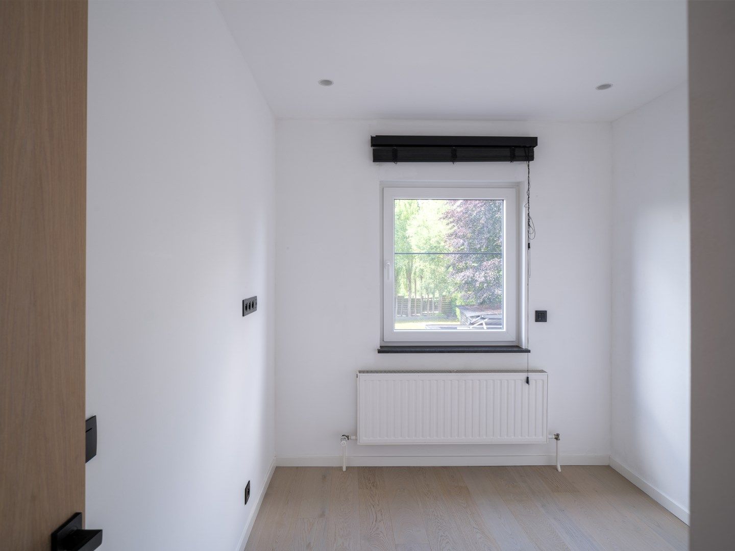 Volledig gerenoveerde, instapklare gezinswoning met grote tuin en dubbele garage foto 16