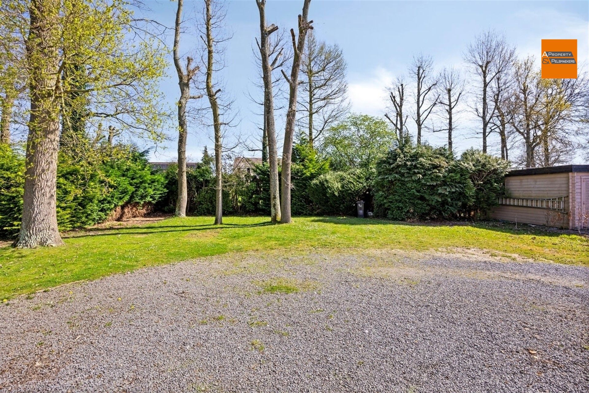 Ruime gerenoveerde villa met 4 slaapkmaers in residentiele wijk foto 29