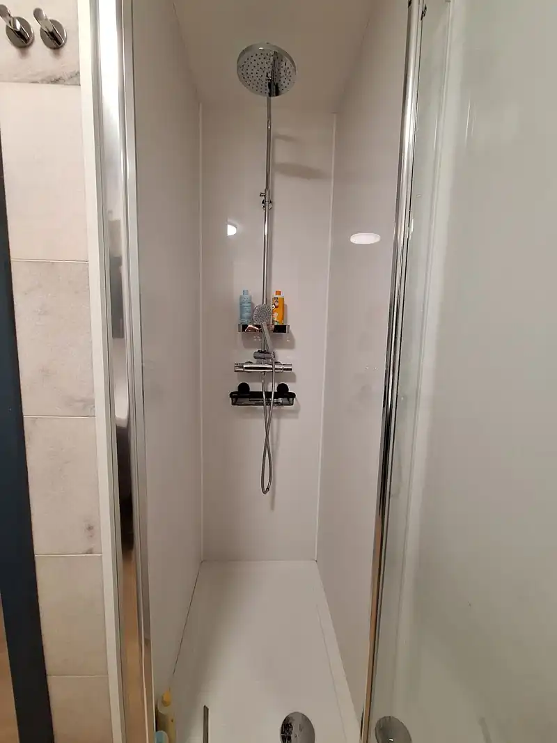 Instapklaar appartement met terras en autostandplaats in hartje Beringen foto 13