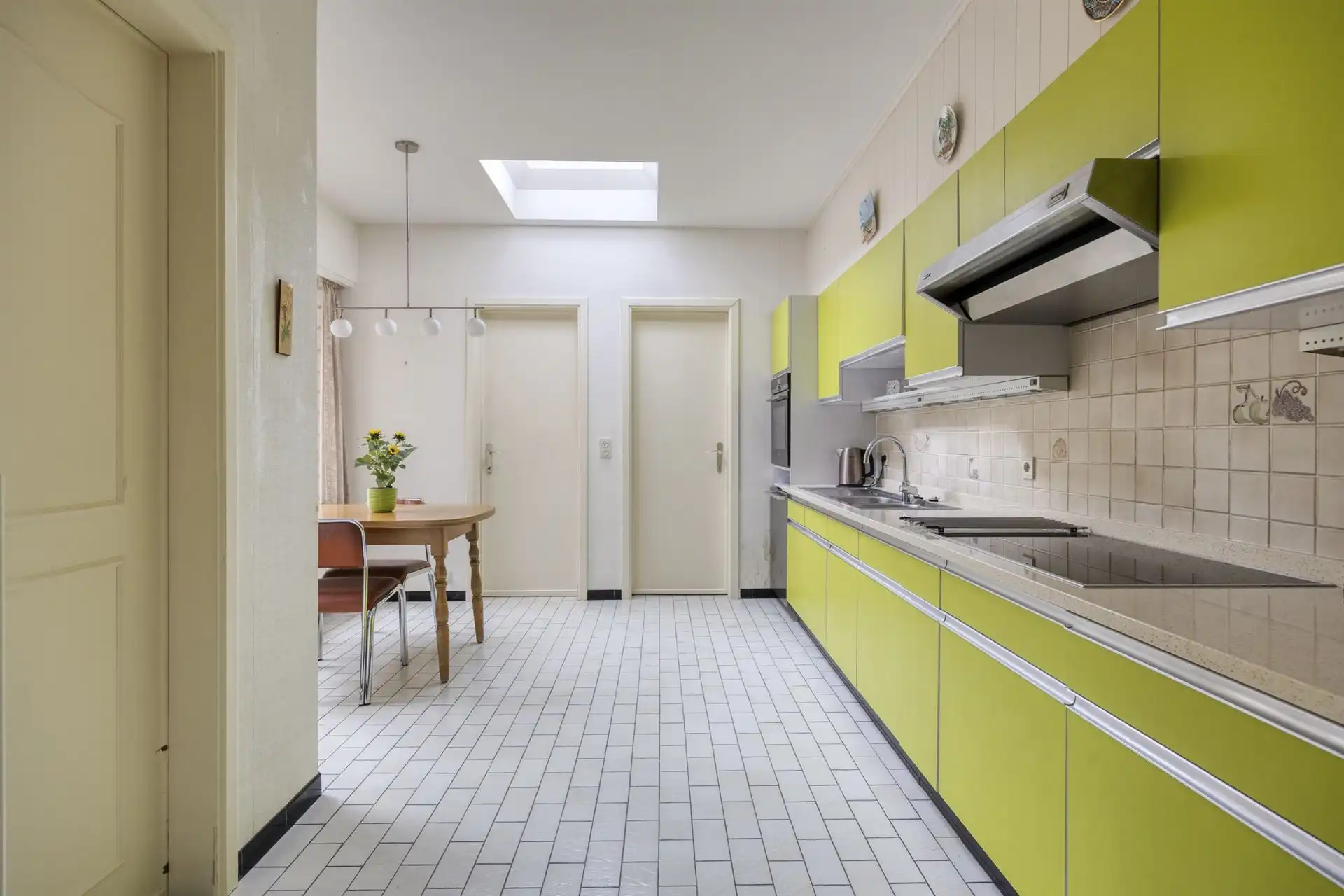 Woning met 3 slaapkamers, tuin en garage.  foto 8