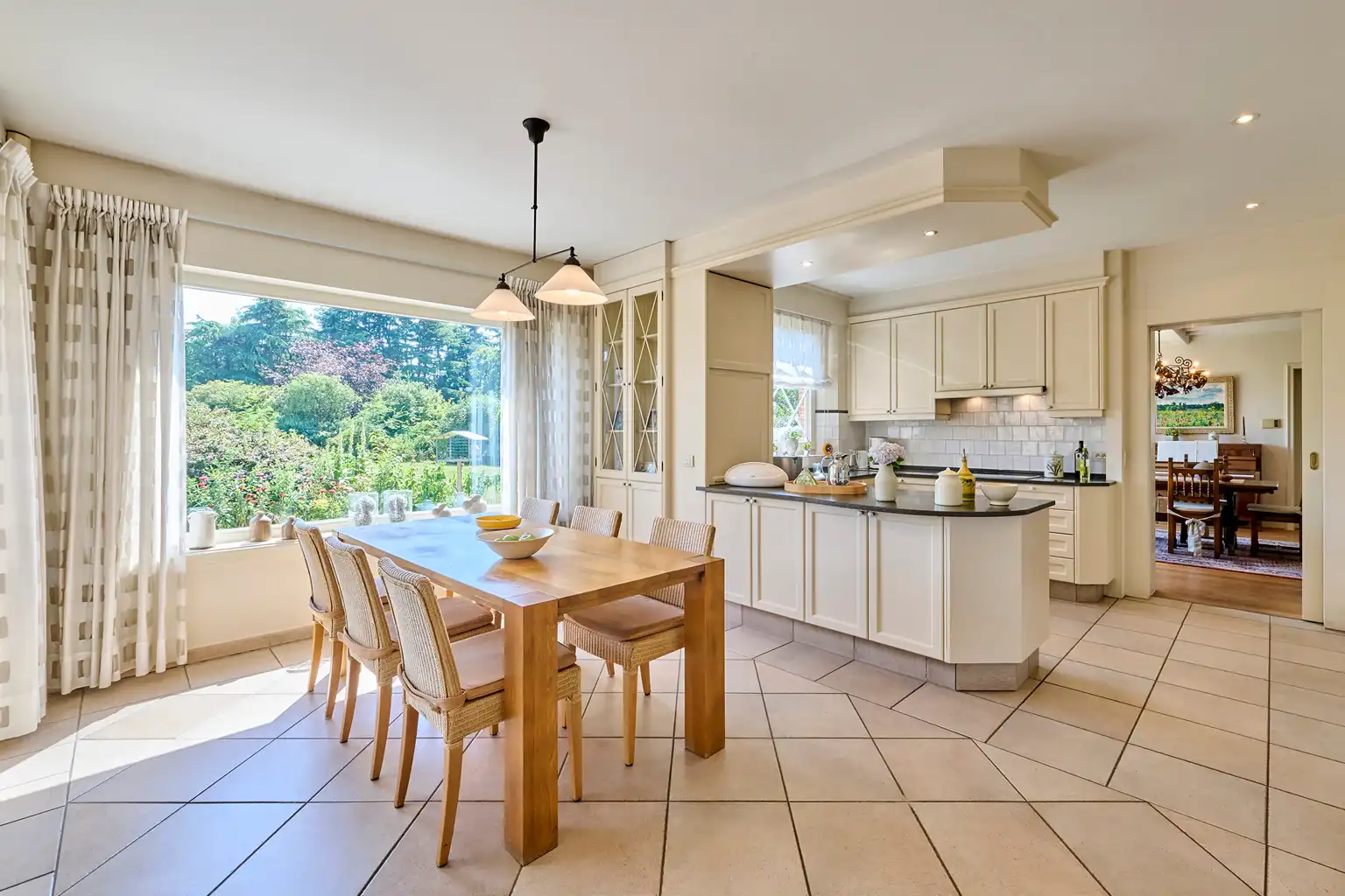 Exclusieve villa met bijgebouwen op 6.660m² grond foto 11