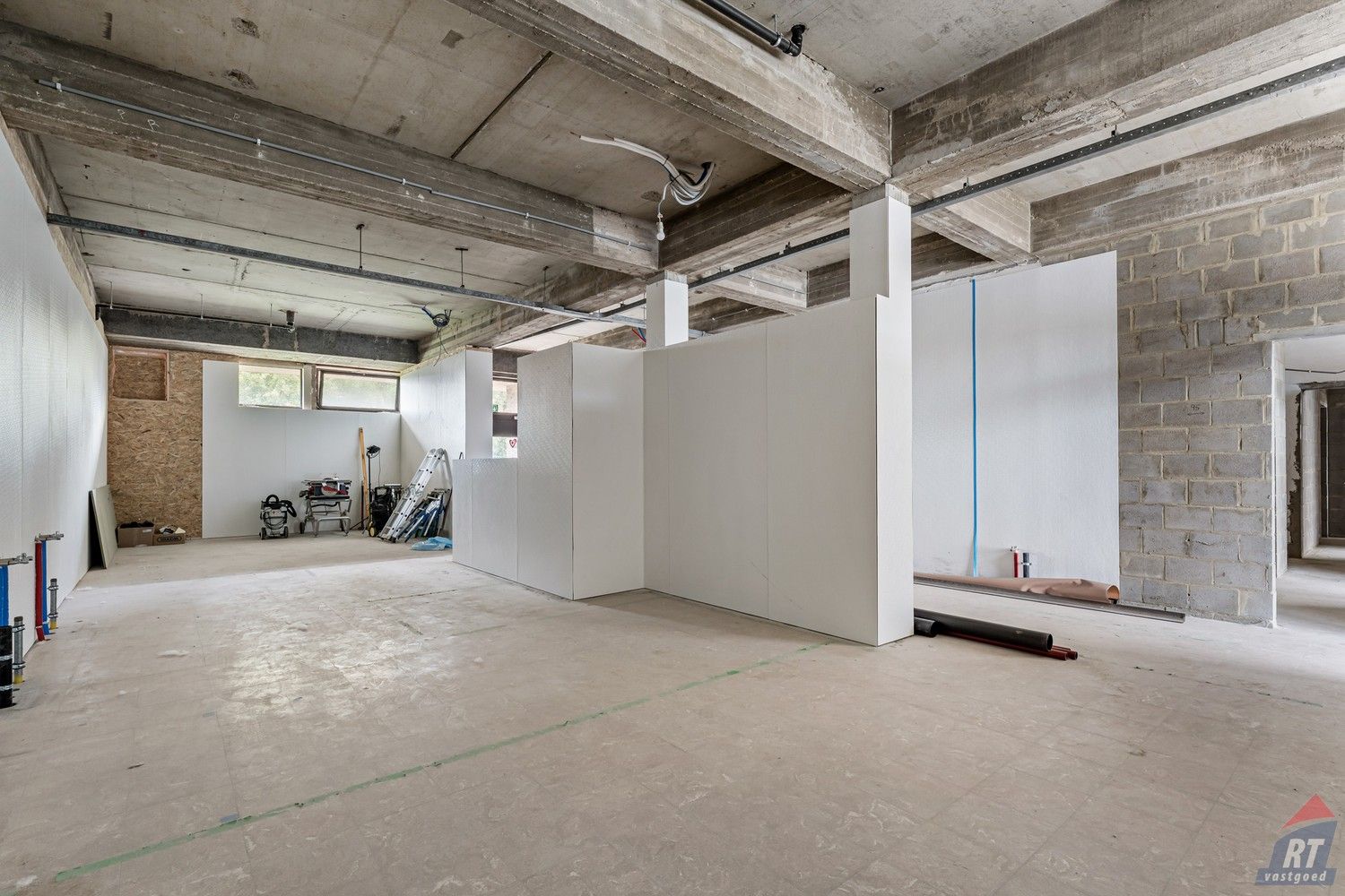 Opbrengsteigendom bestaande uit 2 handelsruimtes en een ruim appartement foto 14