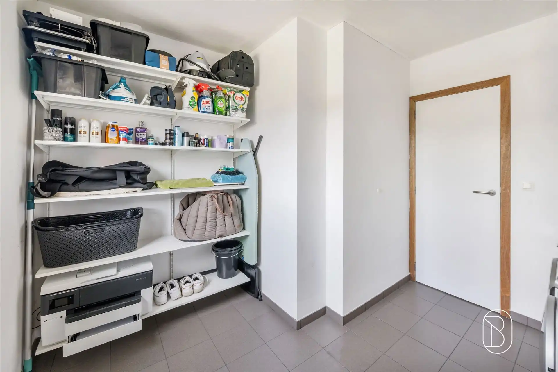 Topgelegen recente moderne woning foto 19