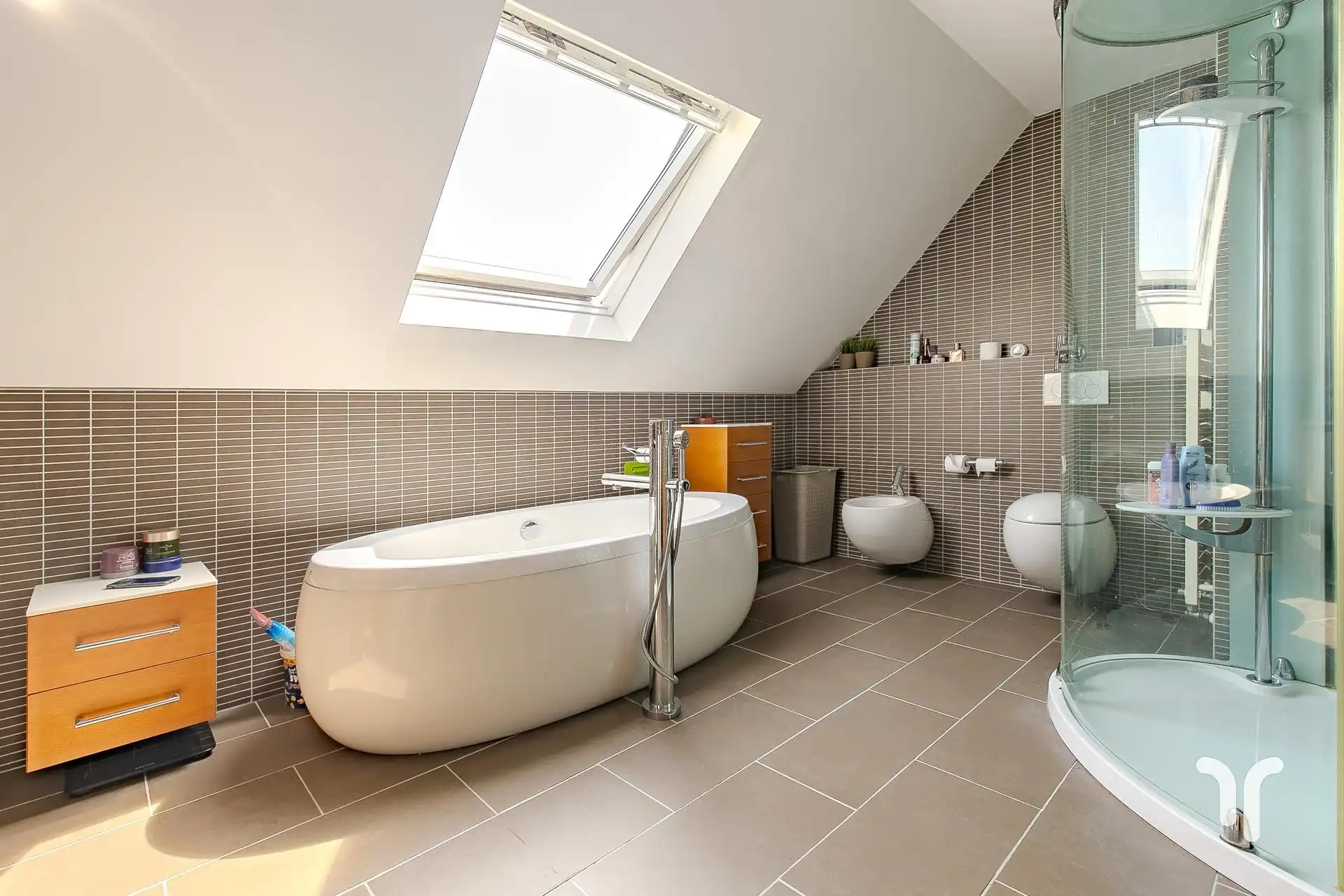 Instapklare, open bebouwing met 4 slaapkamers en prachtig open uitzicht, gelegen op een invalsweg. foto 18