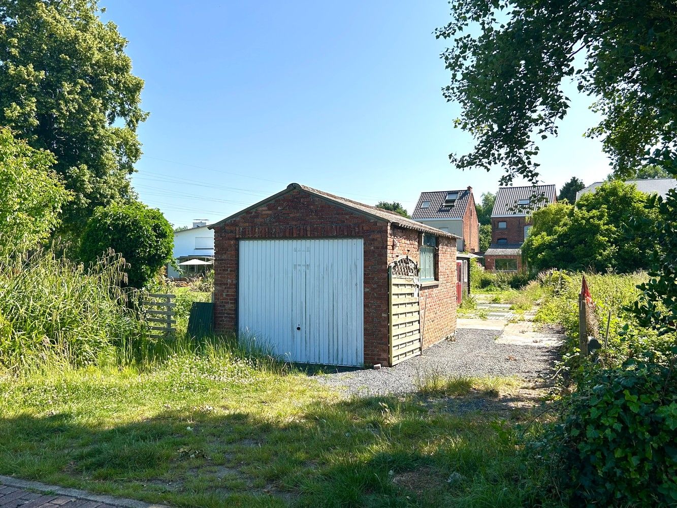 Ruime te renoveren woning met grote tuin en garage op gunstige locatie foto 22