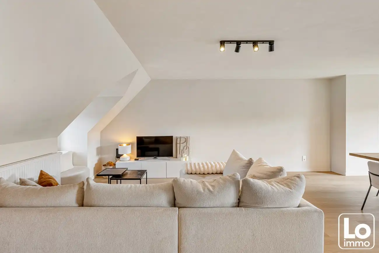 Prachtig gerenoveerd dakappartement van 110m² en zuid gericht terras (5m²) foto 2