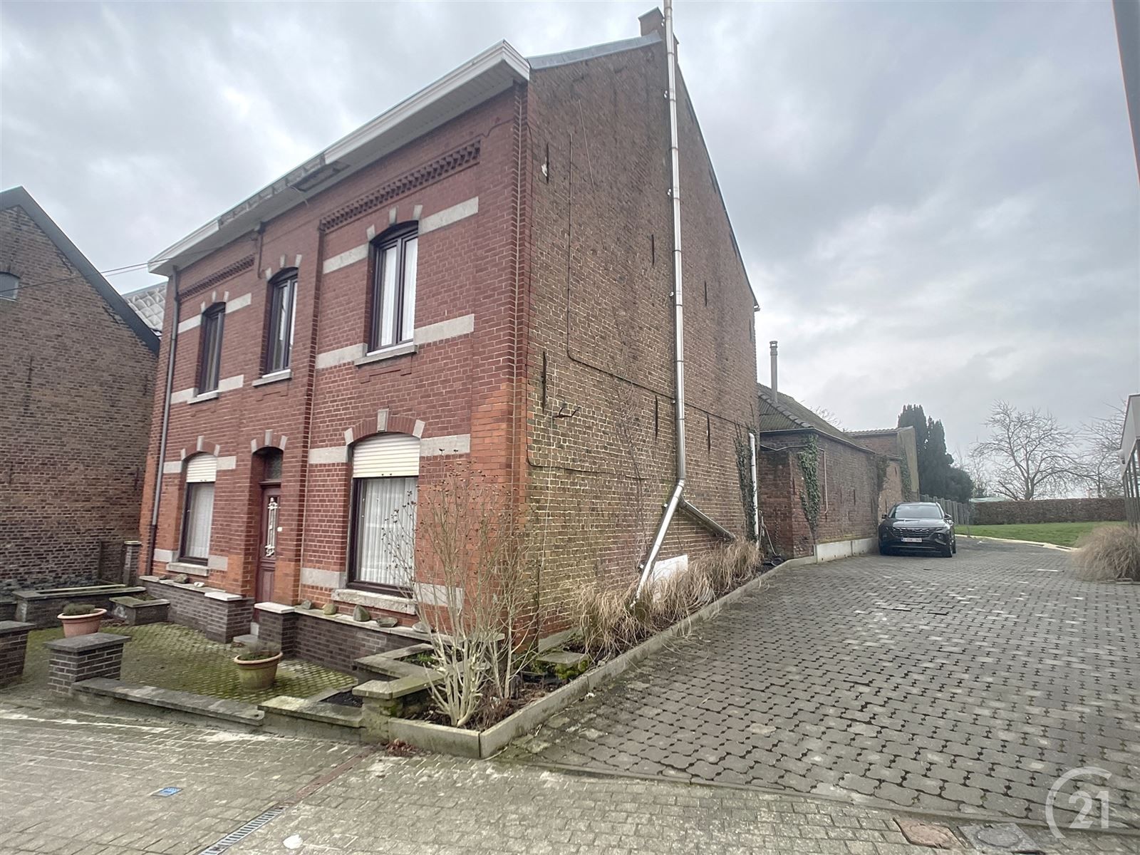 Authentieke Herenwoning met bijgebouw en garage op 12 are foto {{pictureIndex}}
