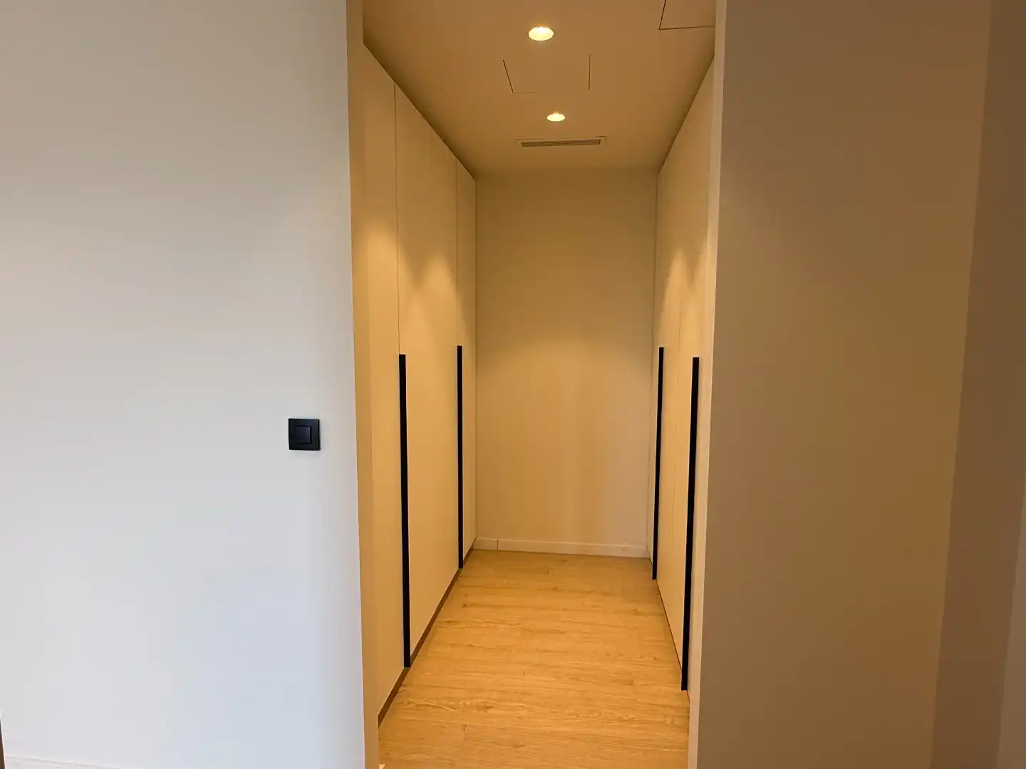 Exclusief penthouse met terrassen, carport en garage foto 21