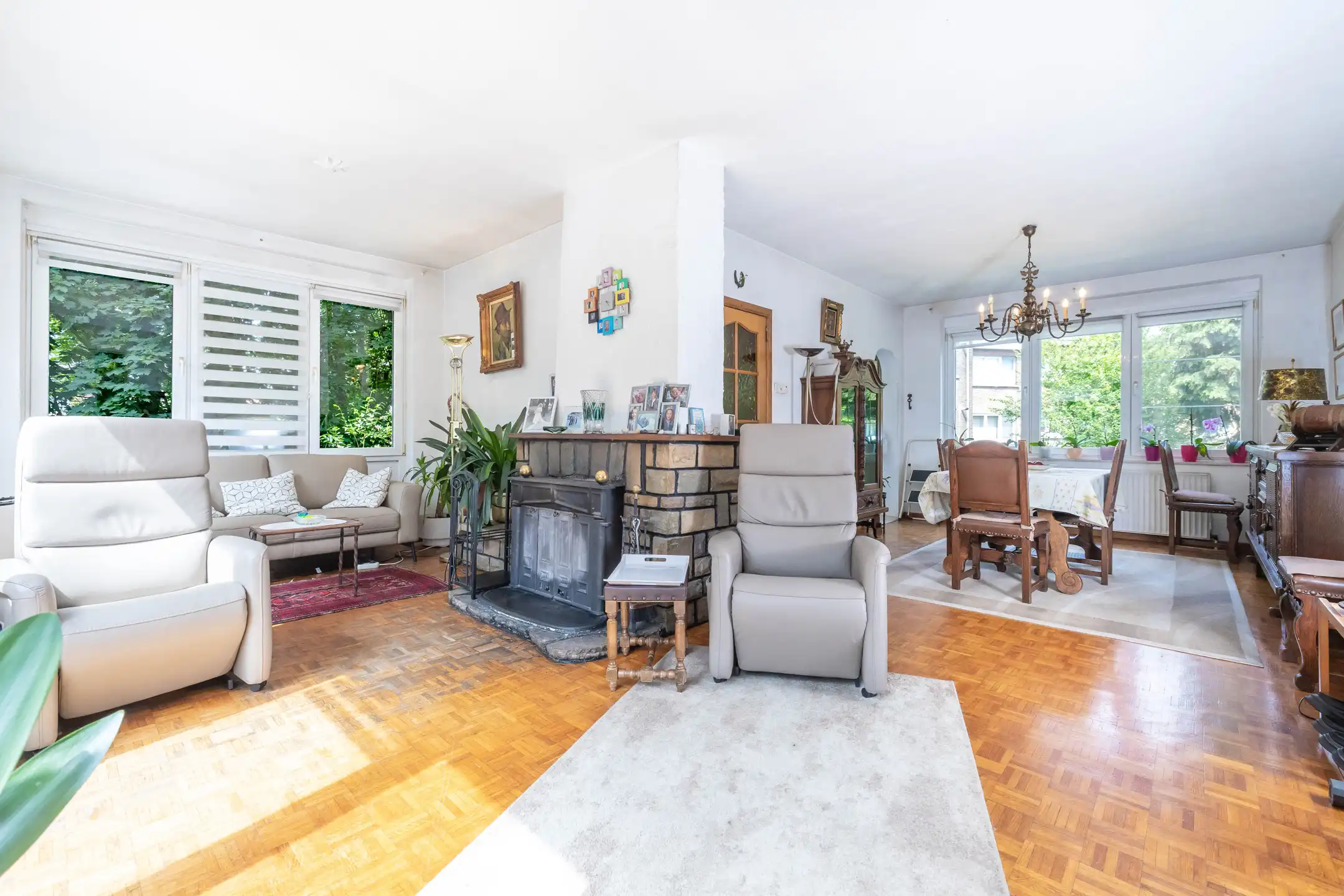 Rustig gelegen huis met drie gevels, tuin en garage foto 10