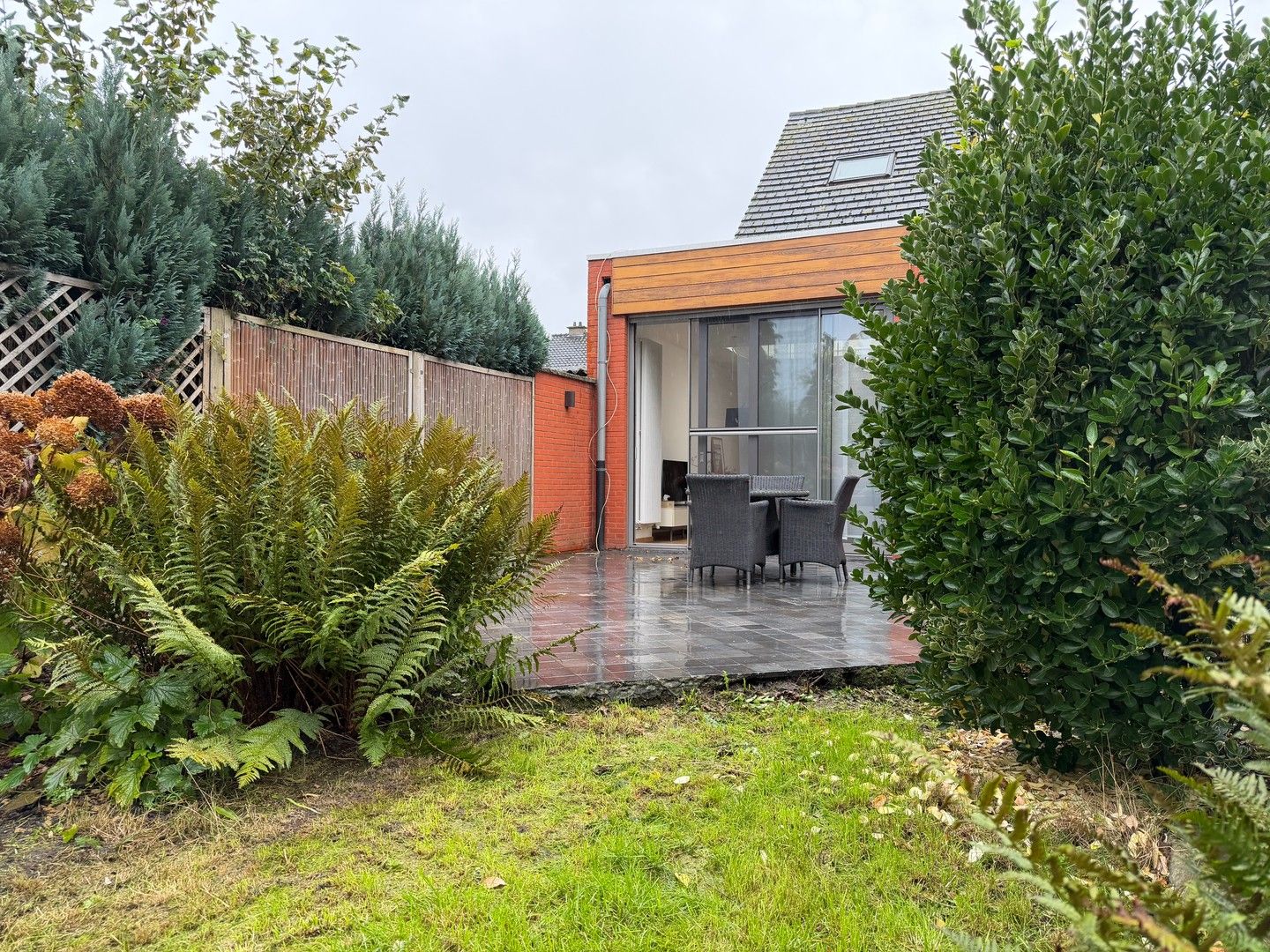 Moderne half open woning met 2 slaapkamers foto 21