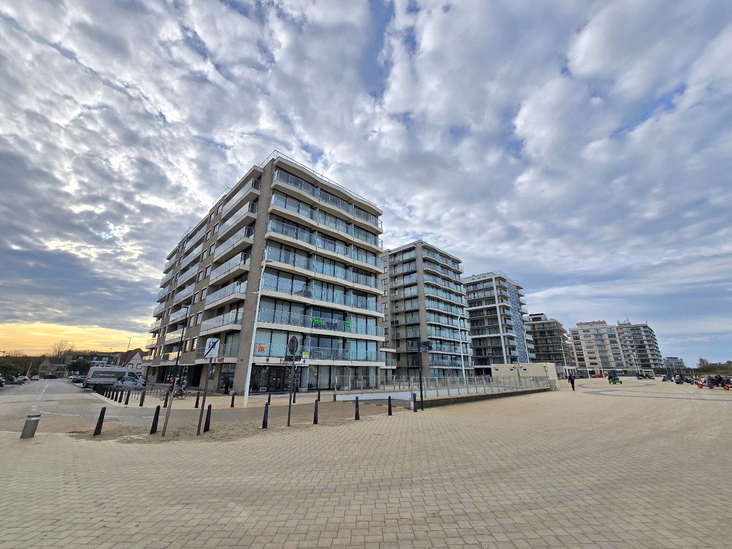 Gerenoveerde studio met slaaphoek en frontaal zeezicht foto 15