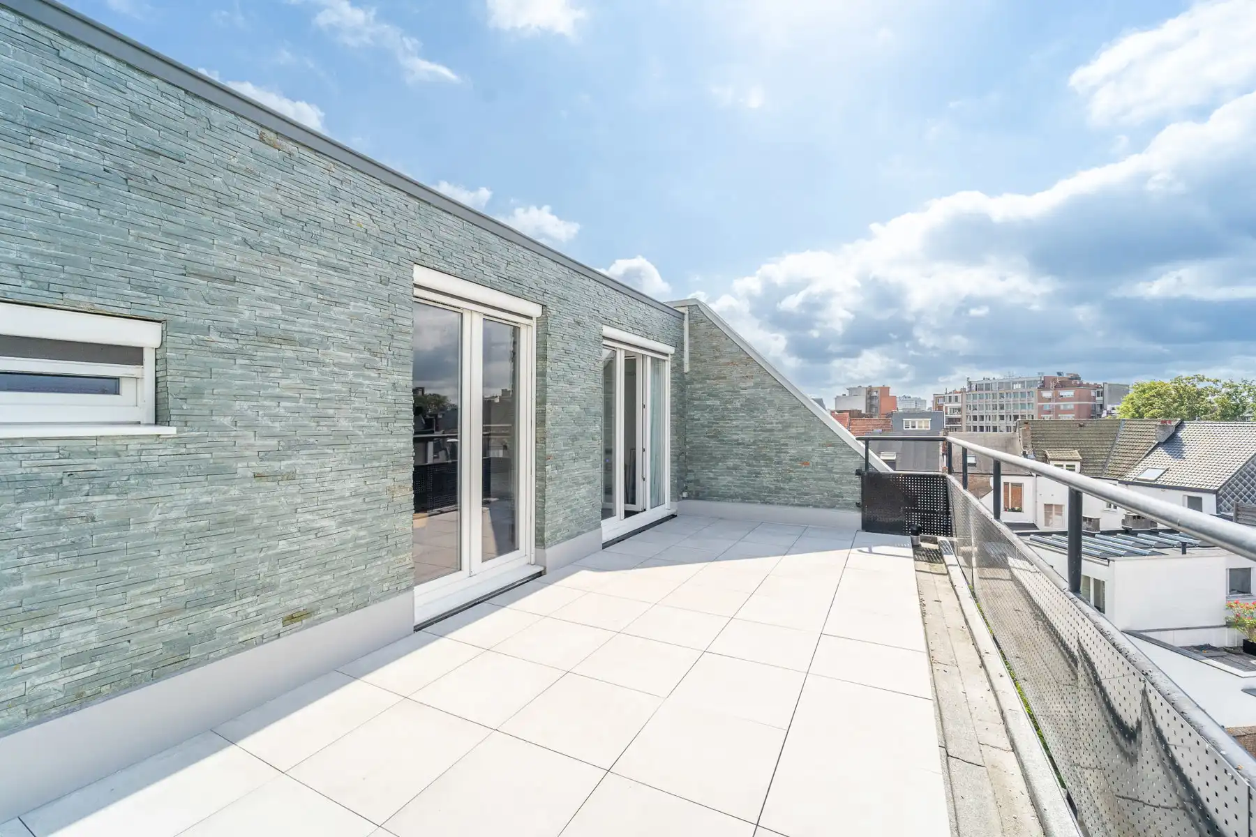 Gemeubelde penthouse met riante terrassen op ’t Zuid, uniek! foto 8