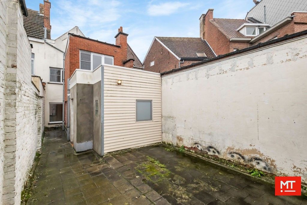 Op te frissen woning met 3 slaapkamers, stadskoer en dubbele garage in het centrum van Roeselare foto 13