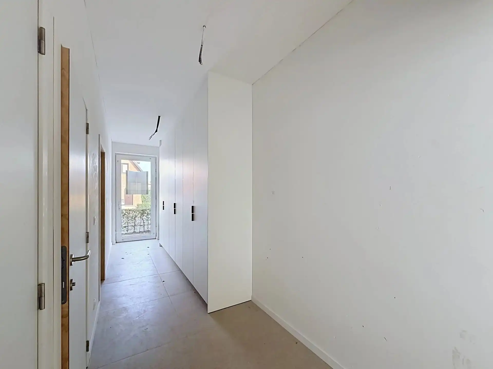 Luxueus en modern afgewerkt gelijkvloers appartement met tuin en 1 slaapkamer. foto 14