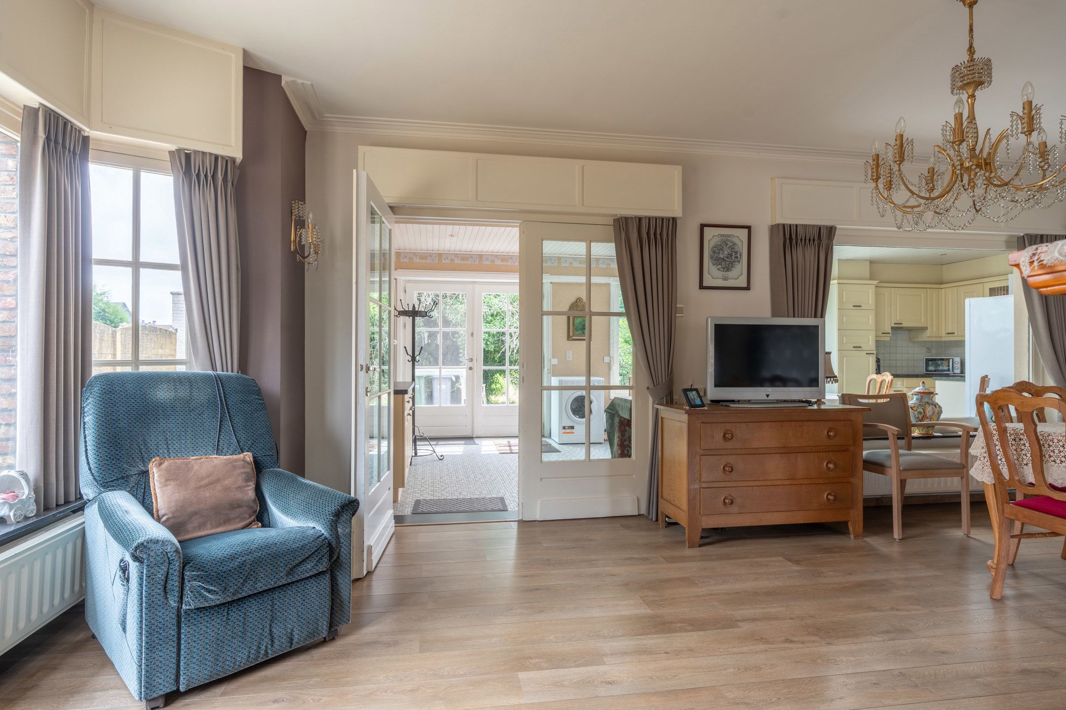 Te renoveren gezinswoning (196m²) op perceel van 1.943m². foto 5