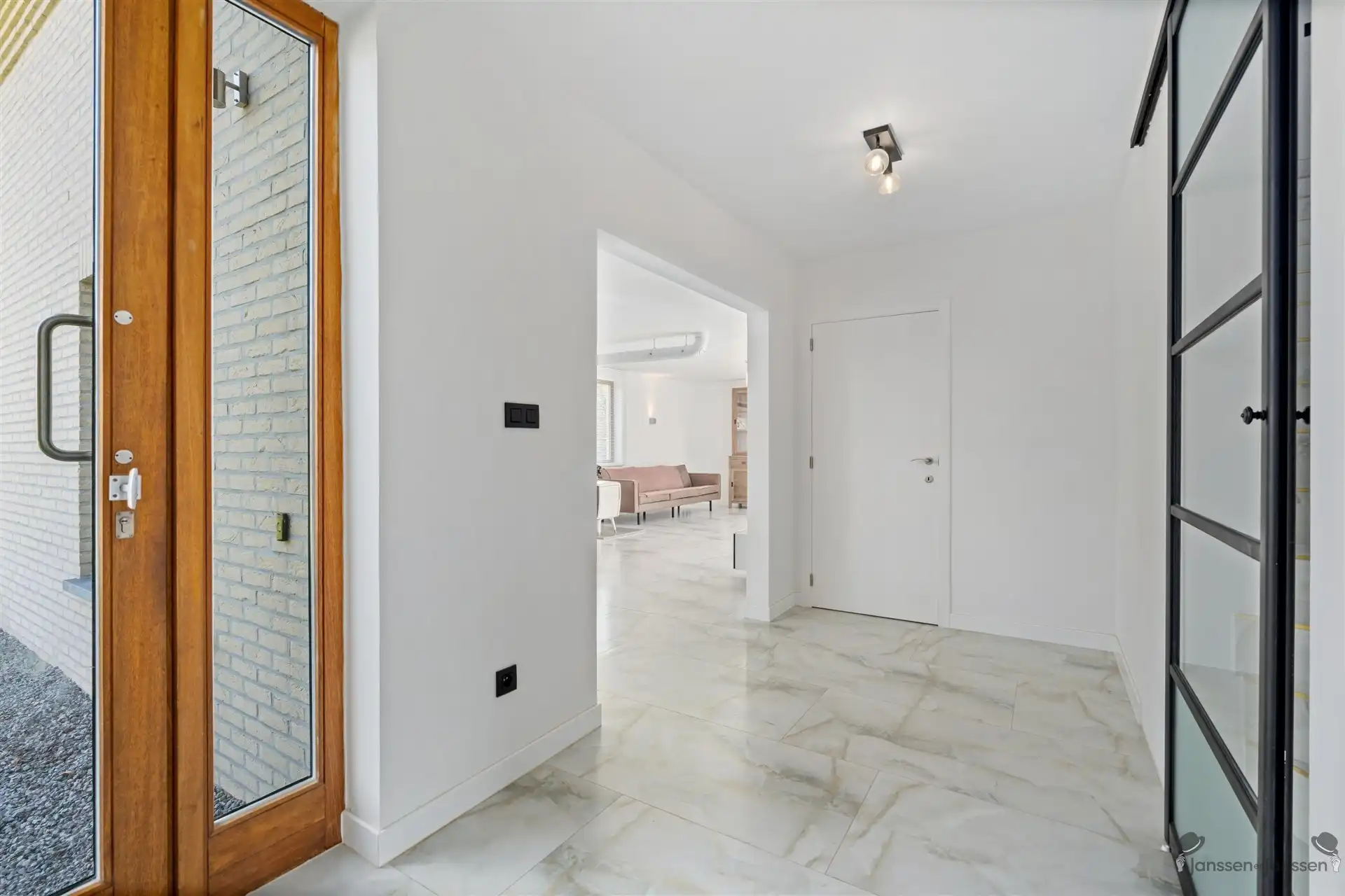 MODERNE, VOLLEDIG GERENOVEERDE VILLA OP RUSTIGE LIGGING IN TREMELO foto 3