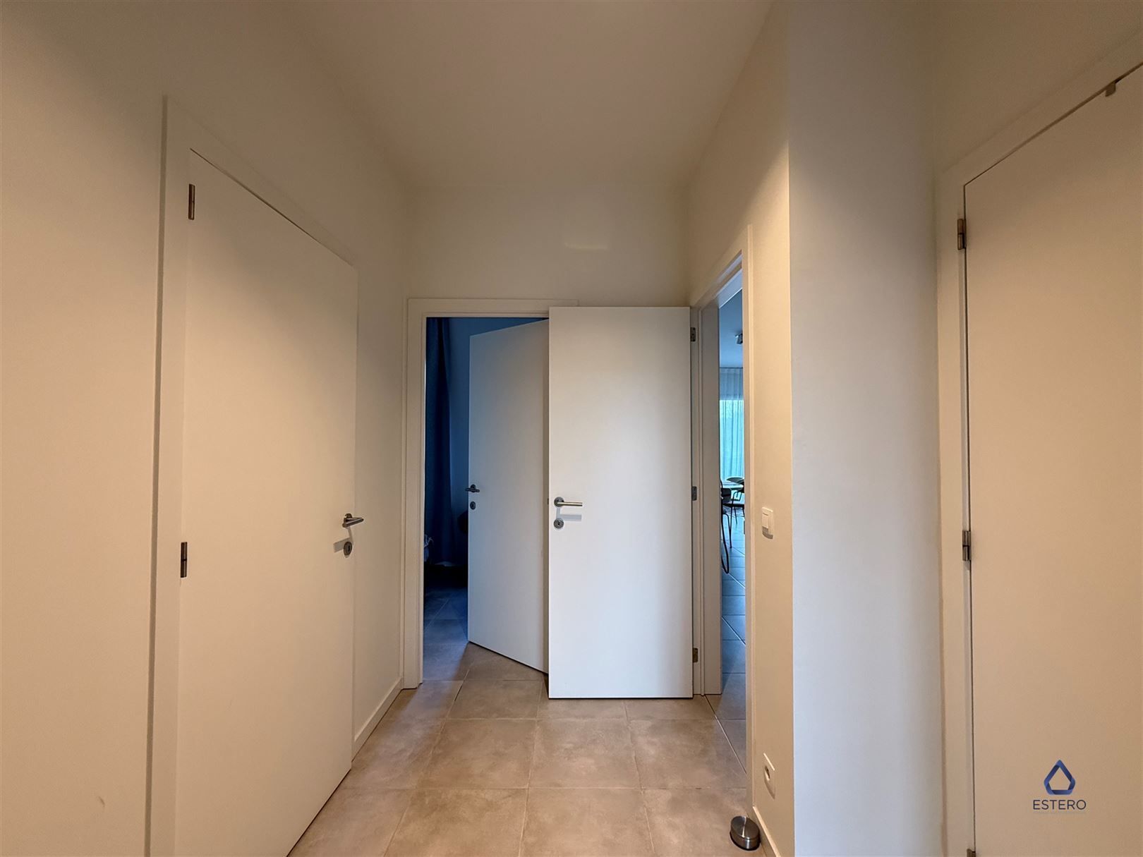 Nieuwbouw met 3 slaapkamer en 2 badkamers + parking foto 9