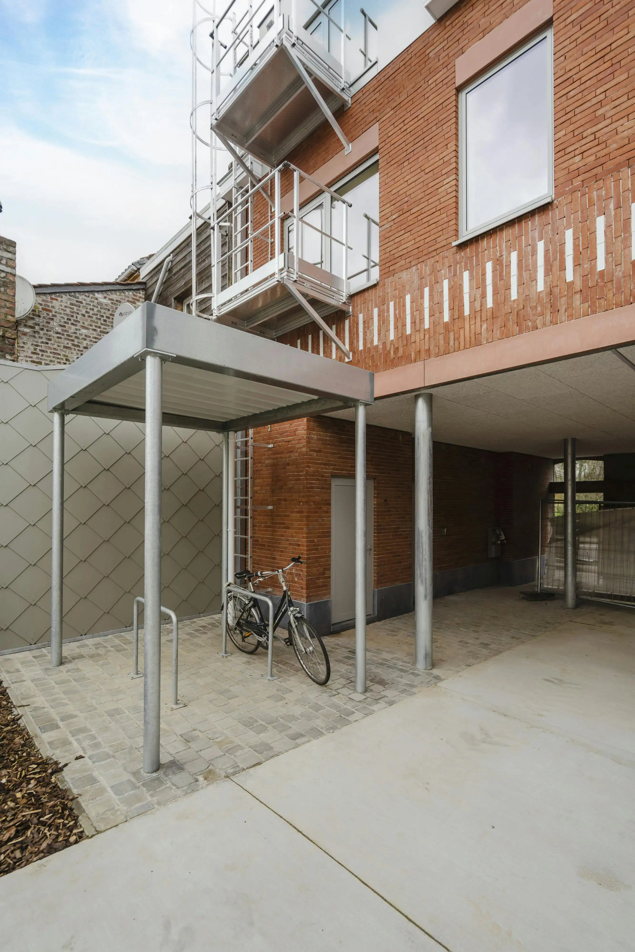 Opbrengsteigendom te koop te Kortrijk – nieuwbouw in één geheel foto 3