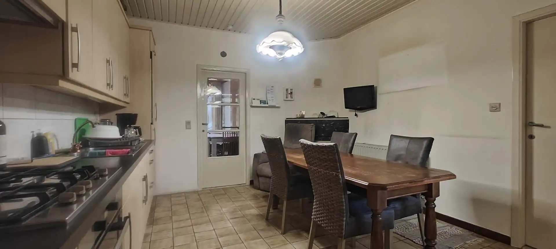 Te renoveren woning met 3 slaapkamers  foto 11