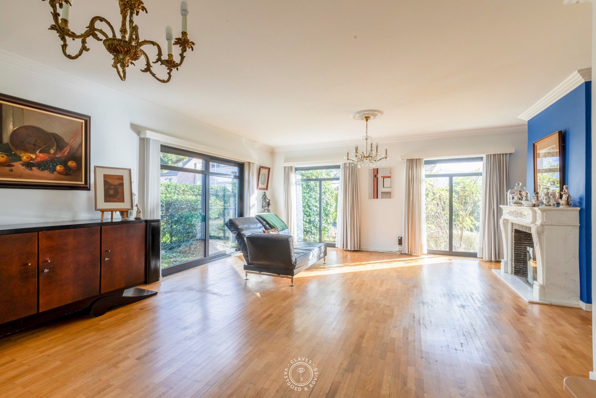 Open bebouwing omgeven door een prachtige tuin foto 8