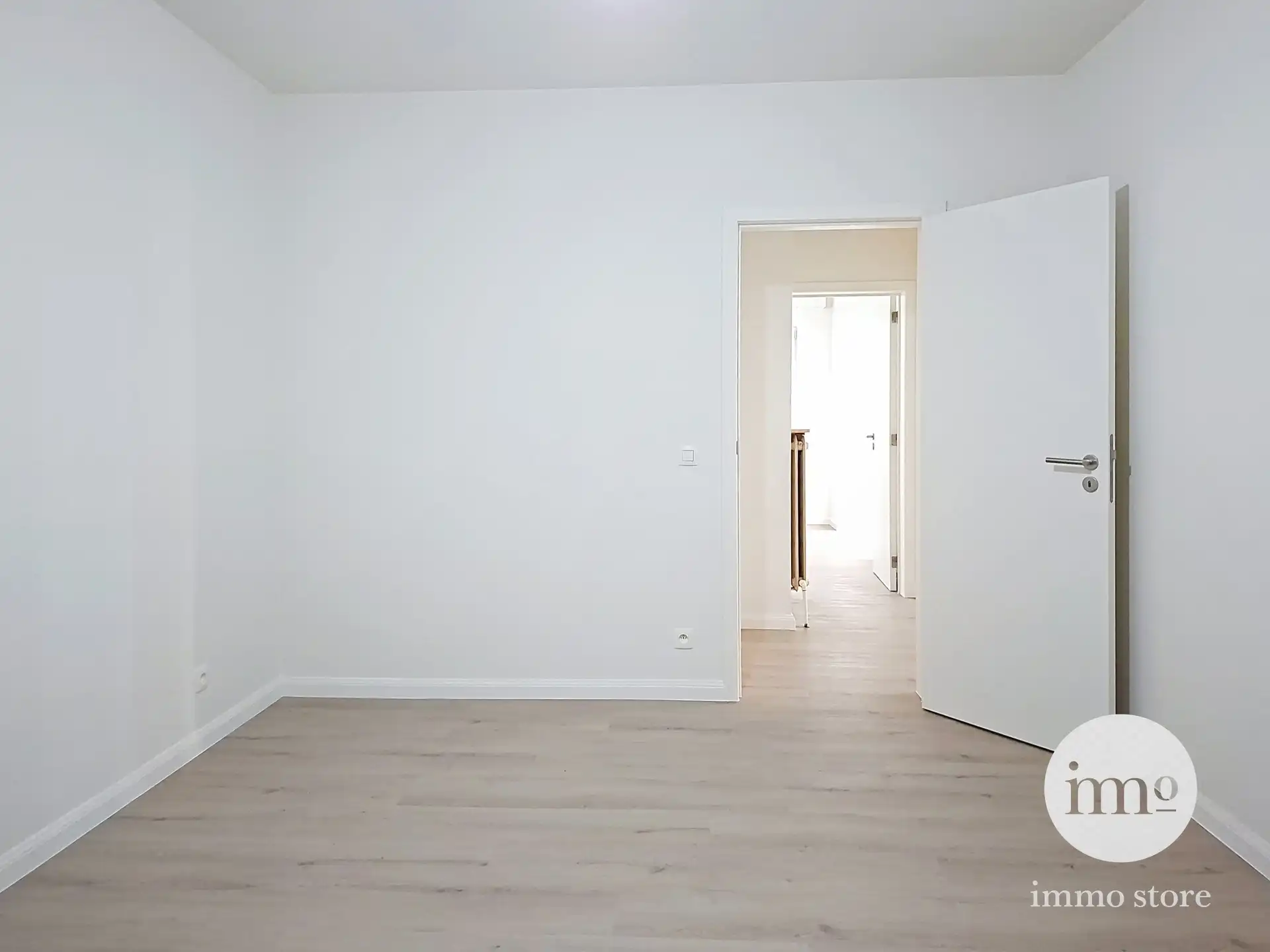 Lichtrijk gerenoveerd 3-slaapkamerappartement foto 12
