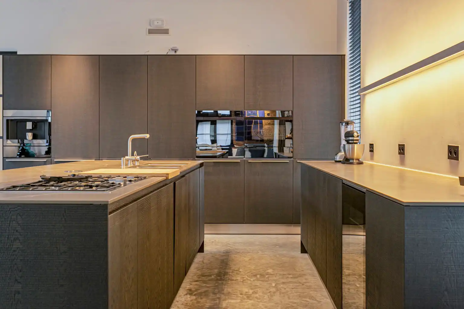 LUXUEUS EN EXCLUSIEF LANDHUIS  MET PARKTUIN.  foto 5