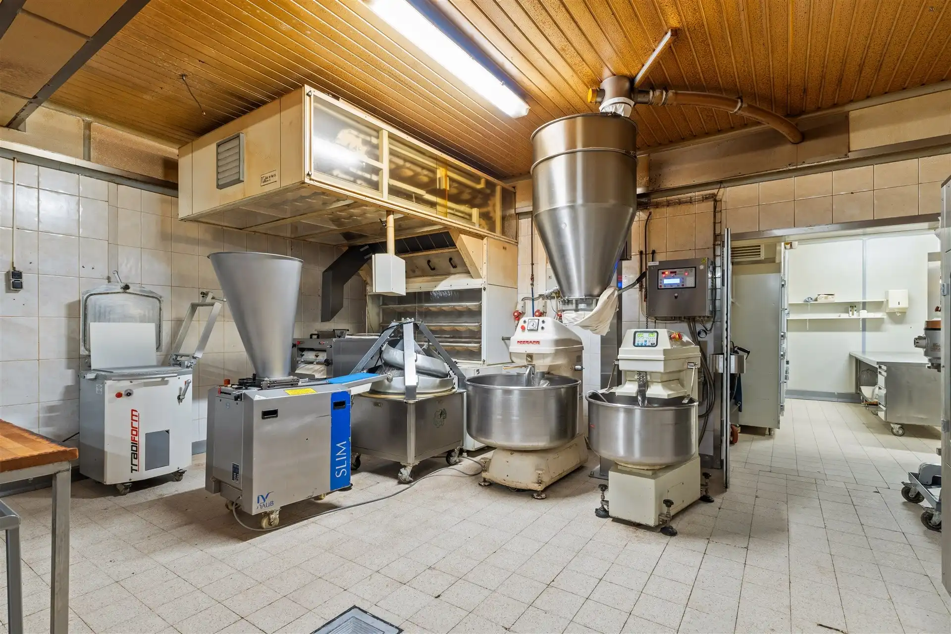 Centrum gelegen bakkerij/handelspand met appartement foto 11