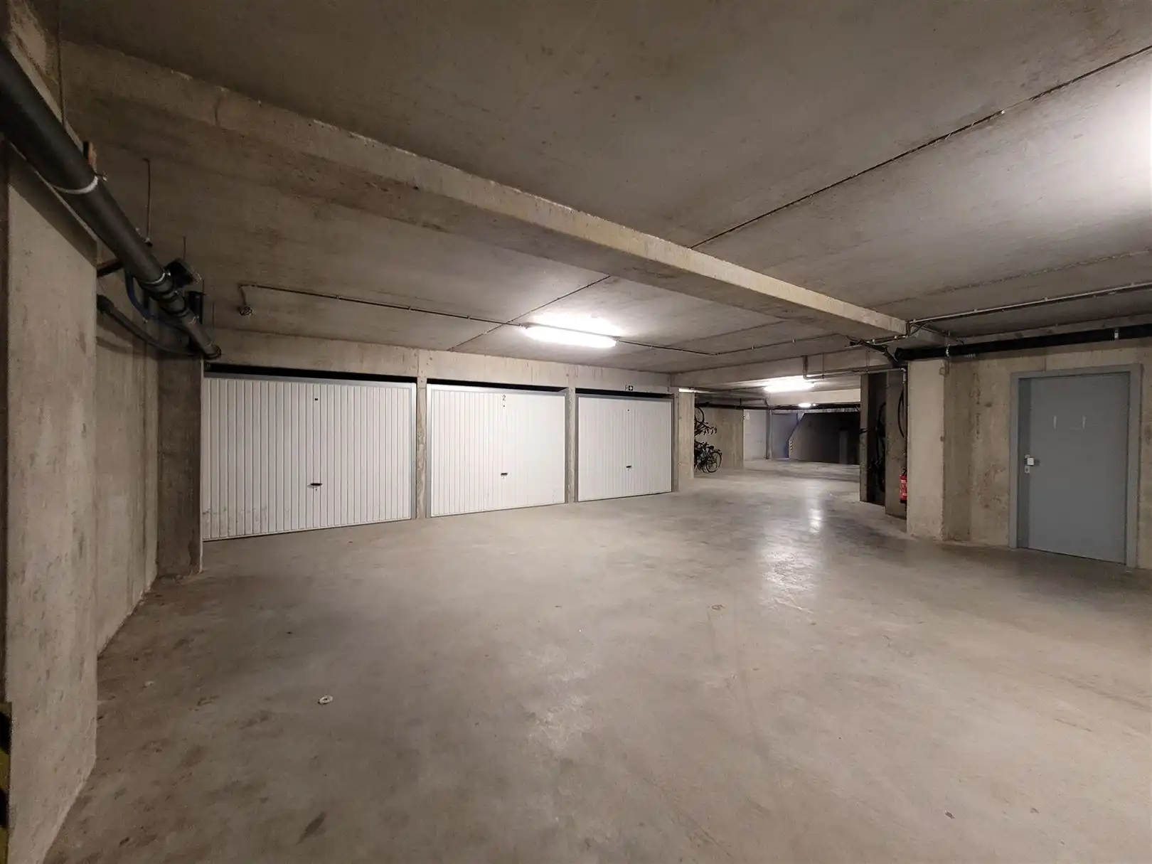 Afgesloten garagebox in centrum Westende foto 7