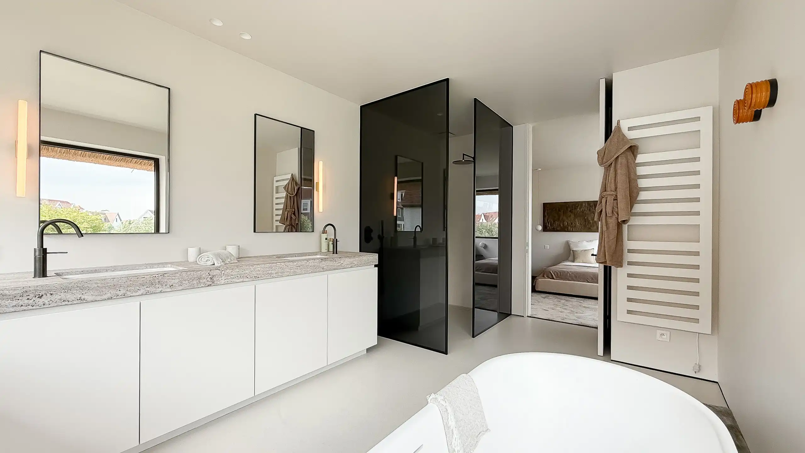 Nieuwbouwvilla met zonovergoten tuin en zwembad -Duinenwater foto 24