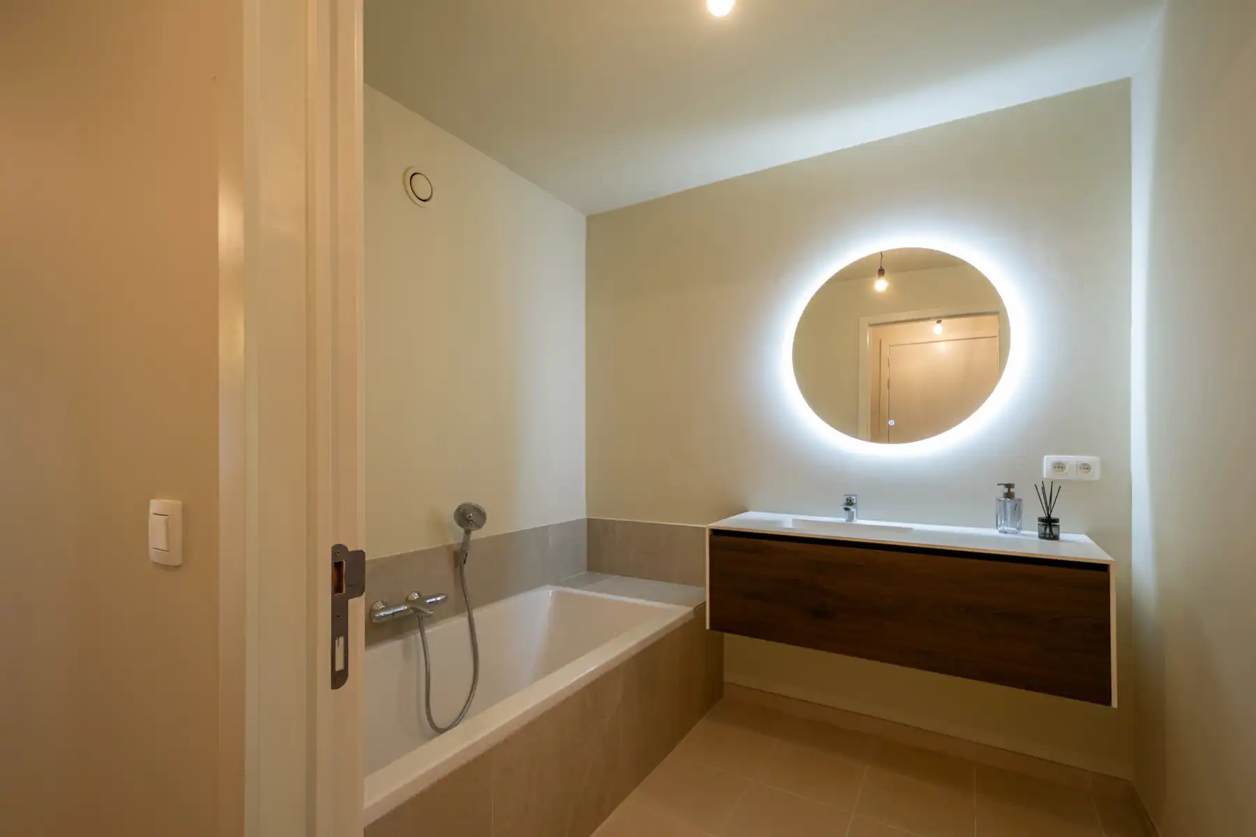 VOLLEDIG GERENOVEERD APPARTEMENT MET LIFT foto 10