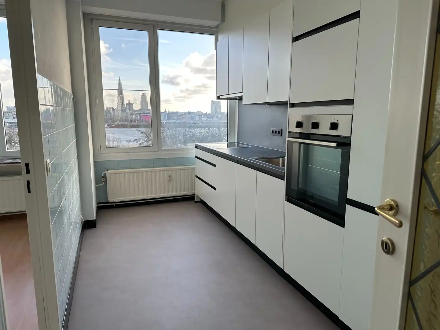 TOP locatie!  Modern 2 slaapkamer appartement. foto 4
