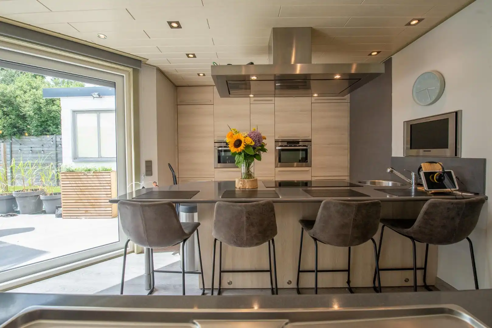 Perfect instapklare woning met 4 slaapkamers en kantoor/praktijkruimte met aparte ingang (21 m²) foto 16