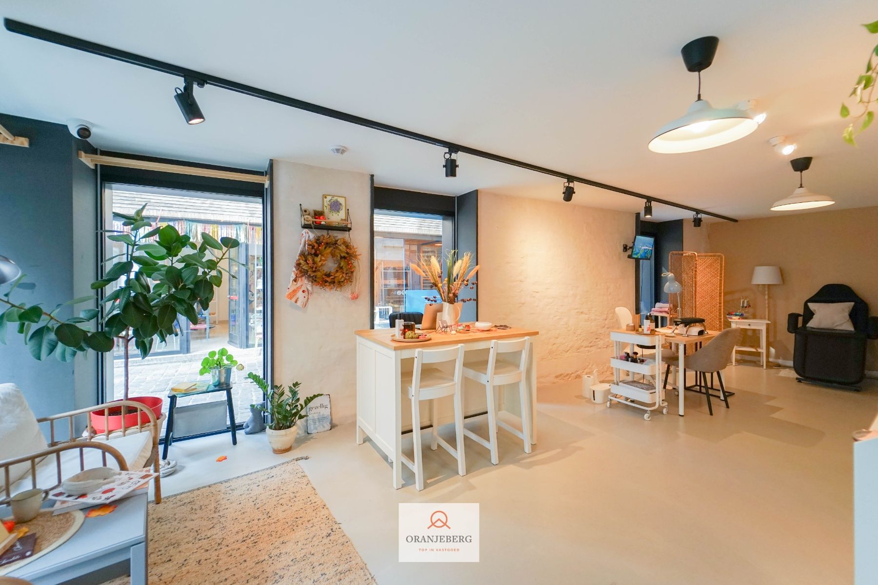 Hoekwinkel te huur vlakbij Vrijdagmarkt foto 10