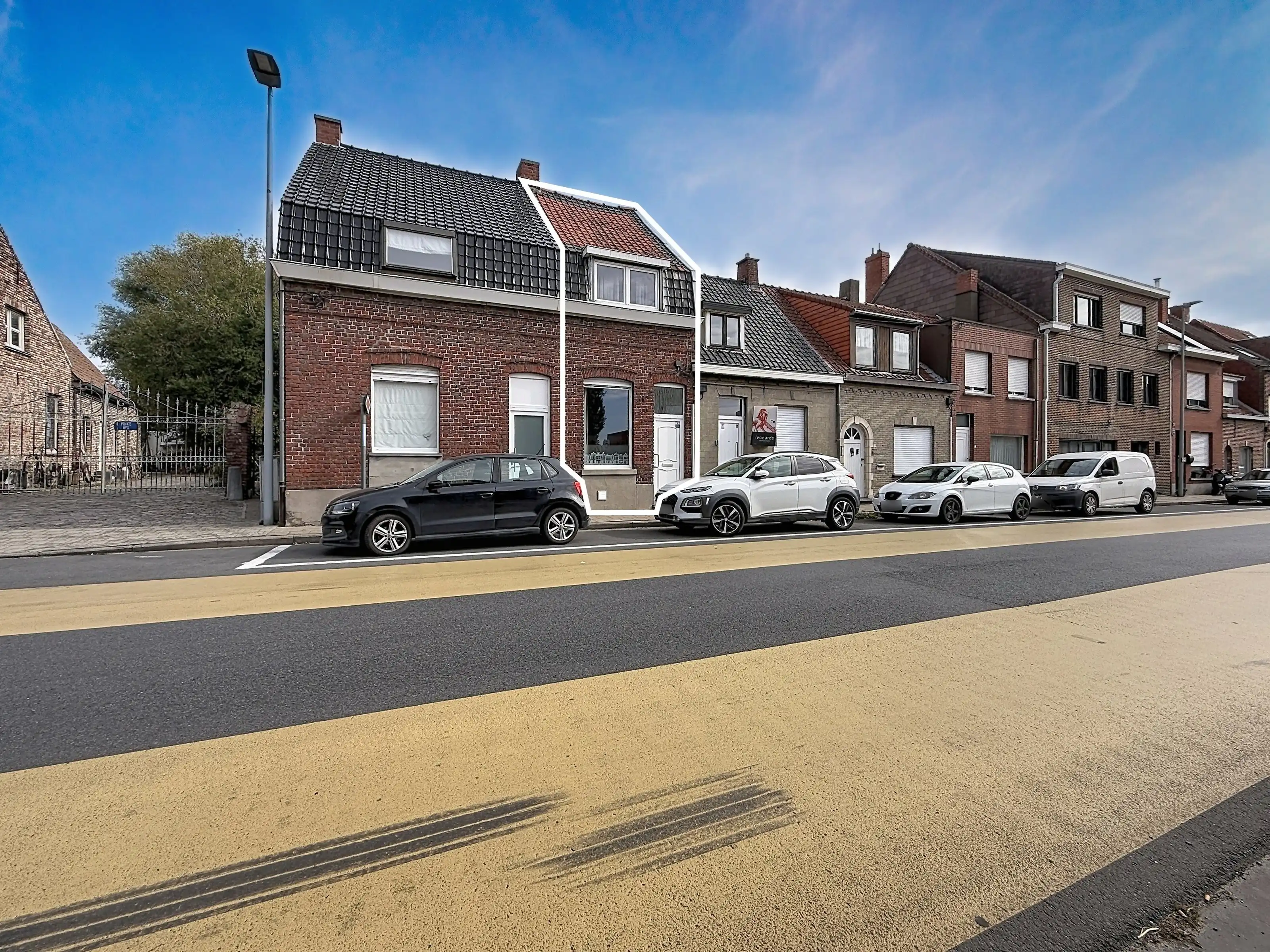 Woning te koop in Harelbeke met 2 slaapkamers en tuin foto {{pictureIndex}}