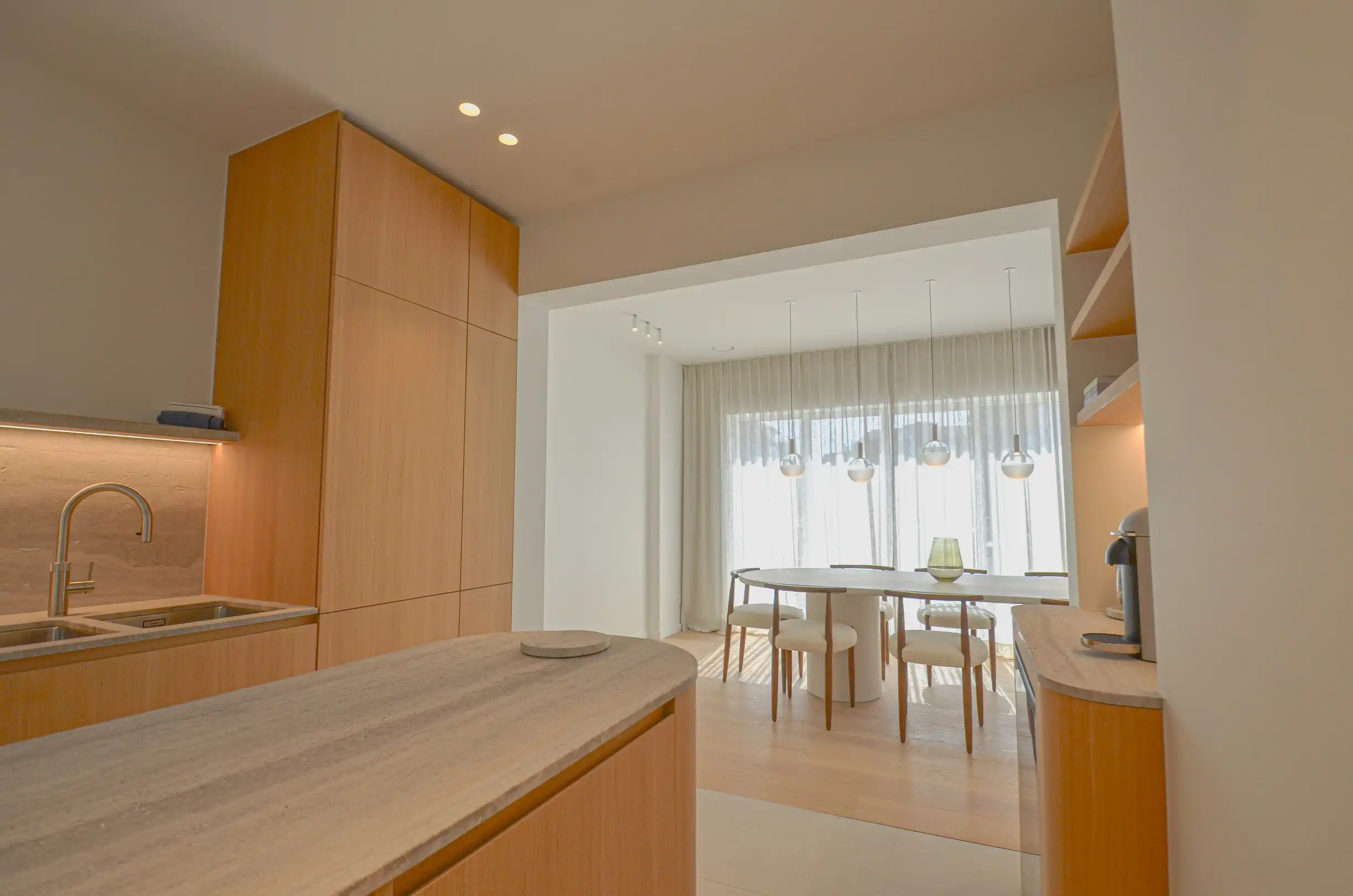Exclusieve villa: Uitzonderlijk volledig gerenoveerde villa met frontaal zeezicht. foto 23