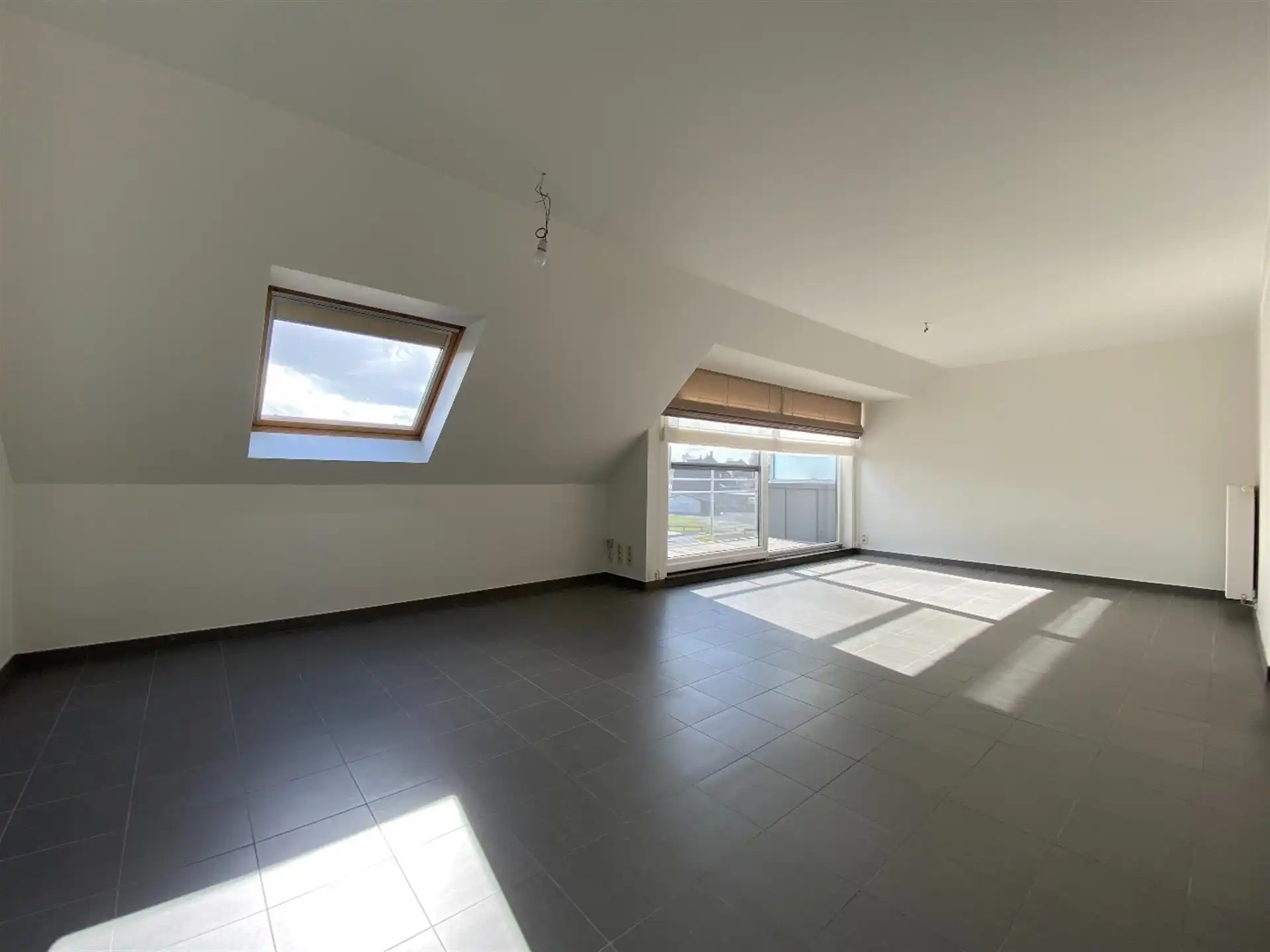 Instapklaar appartement met terras en garage. foto 3