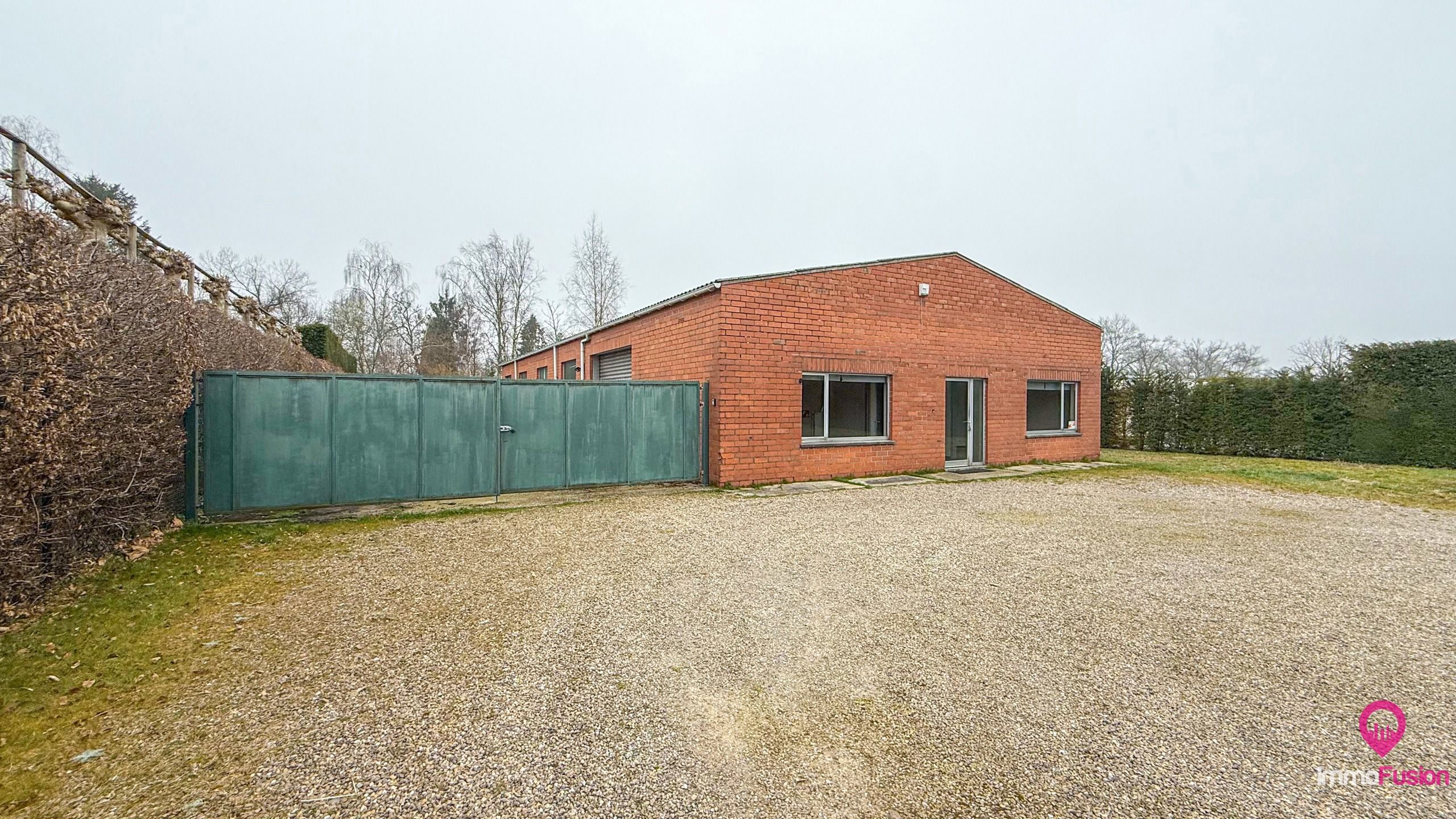 Ruim bouwgrond met magazijn te koop in Zonhoven! foto {{pictureIndex}}