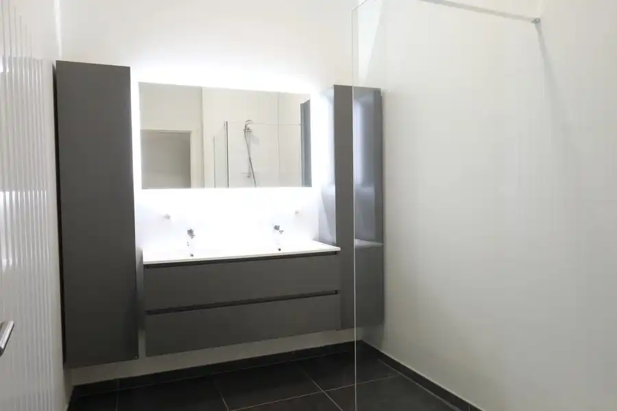 Prachtig 2slpk appartement aan de Blauwe Boulevard met autostaanplaats in Hasselt foto 9