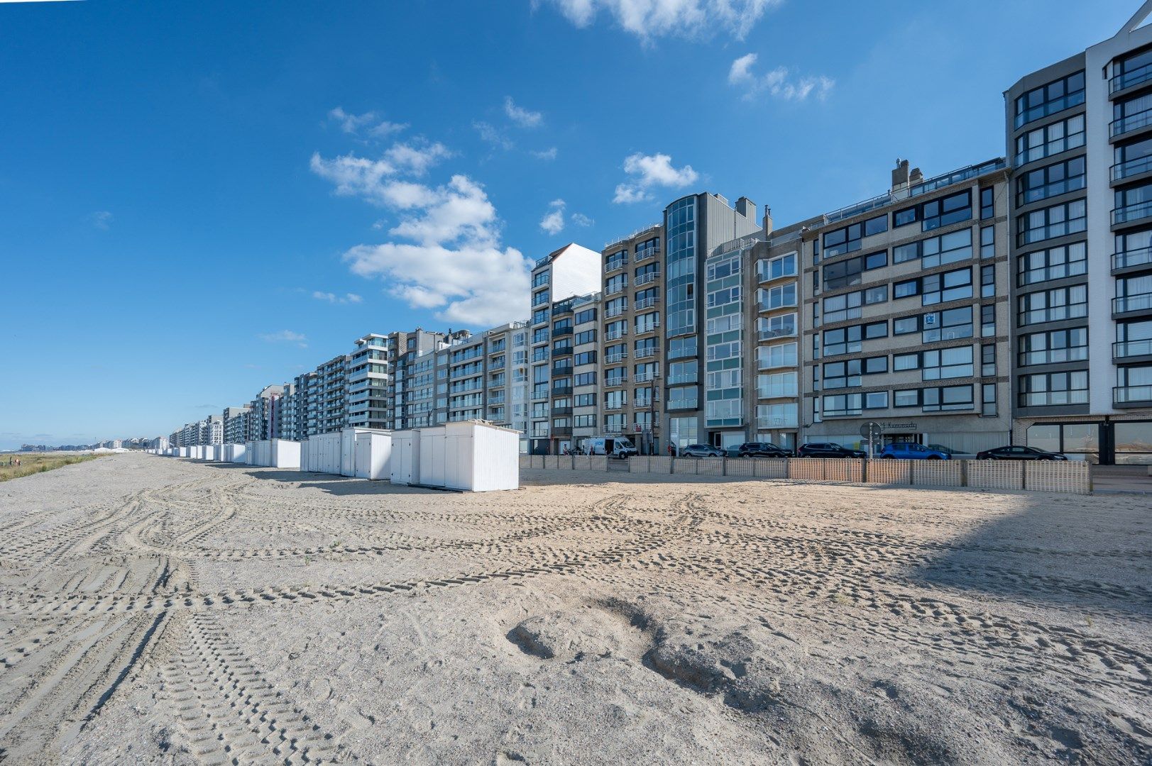 Uiterst verzorgd en instapklaar appartement met frontaal zeezicht foto 14