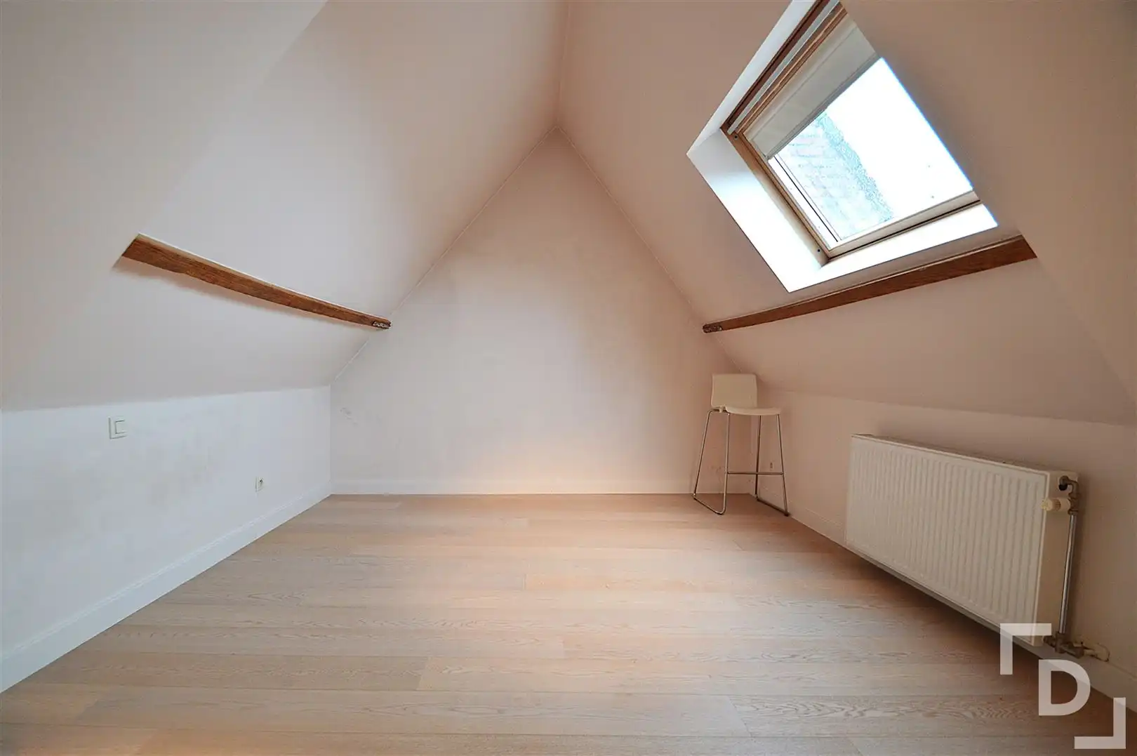 Ruim duplex appartement met garage te huur op toplocatie in Ieper foto 15