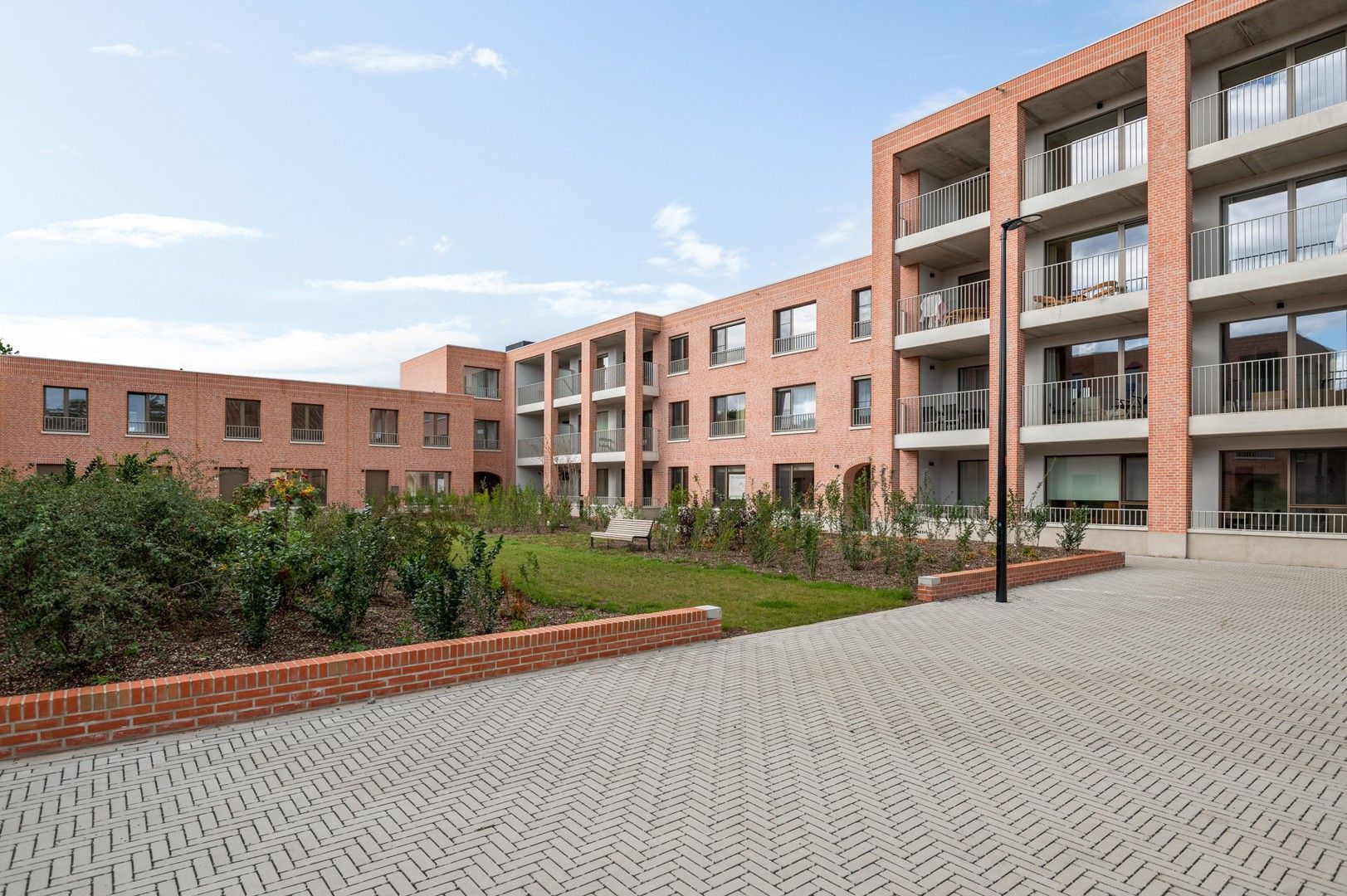 Nieuw gelijkvloers app met terras en drie slaapkamers in rustige omgeving nabij centrum Herentals foto {{pictureIndex}}