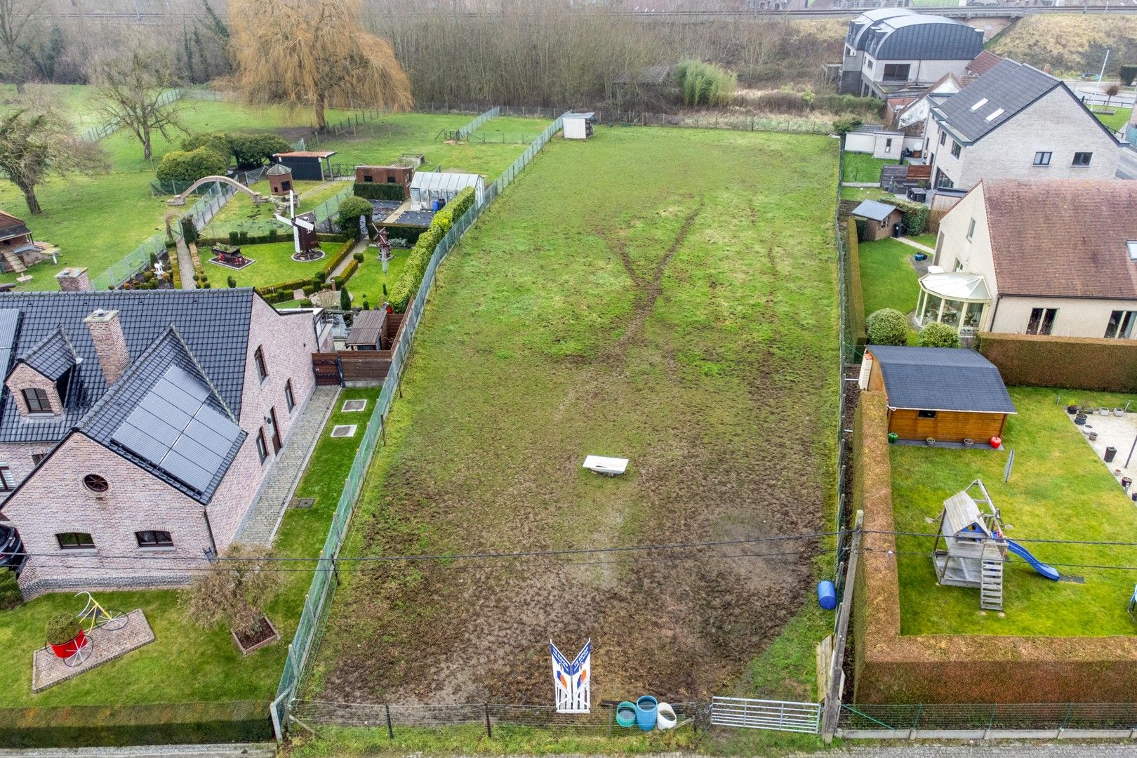 Ruime bouwgrond van 2184 m² in een rustige omgeving te Nieuwerkerken foto 3