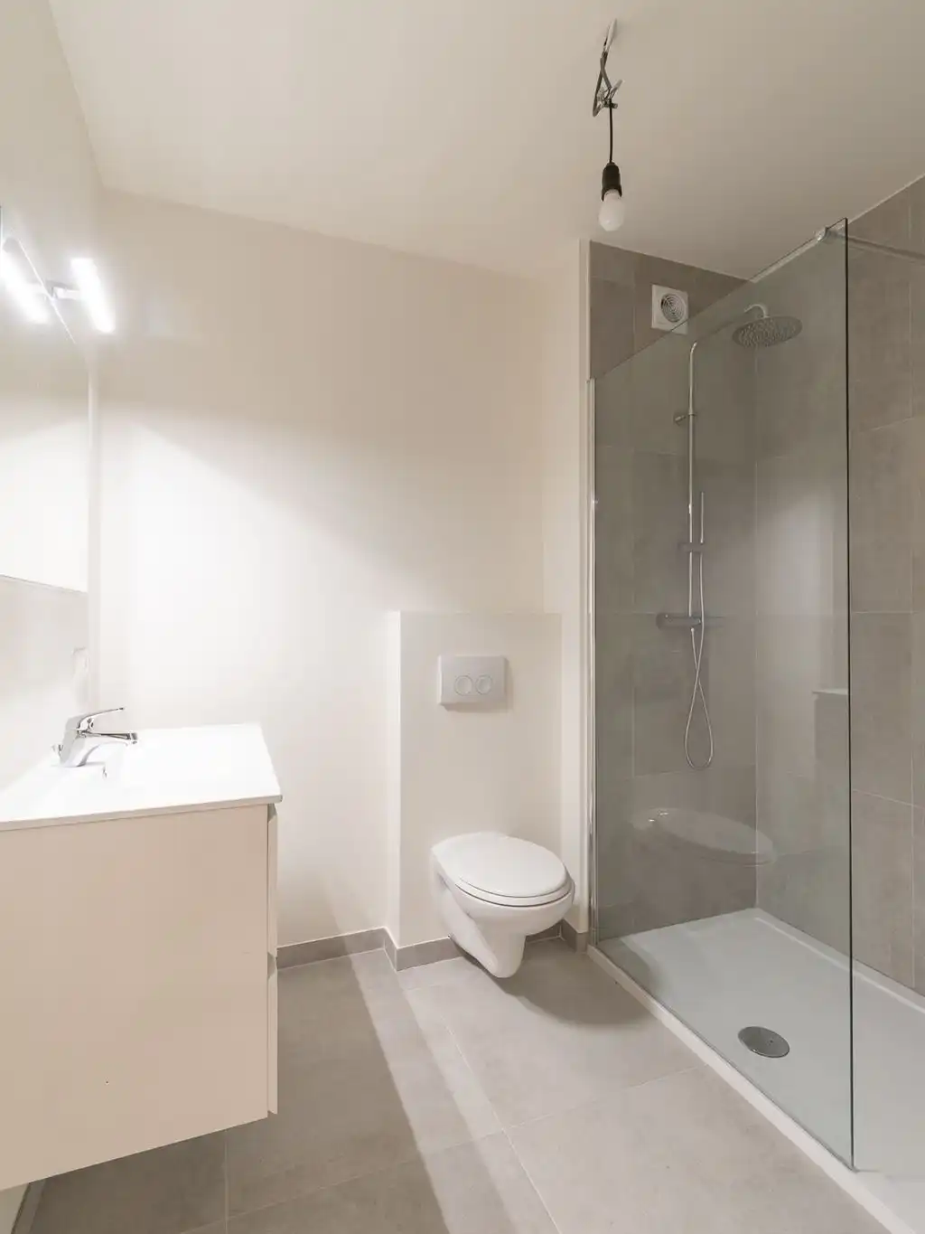 Gerenoveerd appartement met terras foto 14