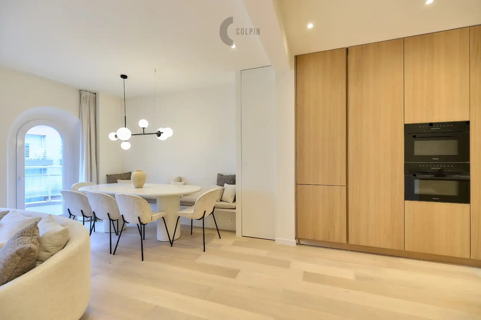 Ruim appartement met 4 slaapkamers en zijdelings zeezicht foto 2