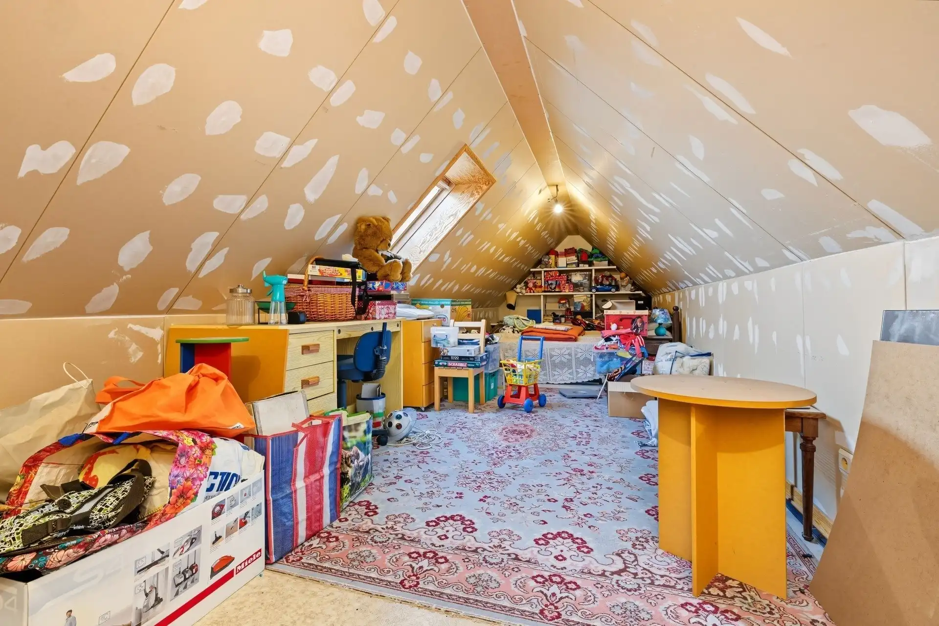 Ruime gezinswoning in klassiek landelijke stijl met aanpalende werkplaats van ca. 435m² foto 22
