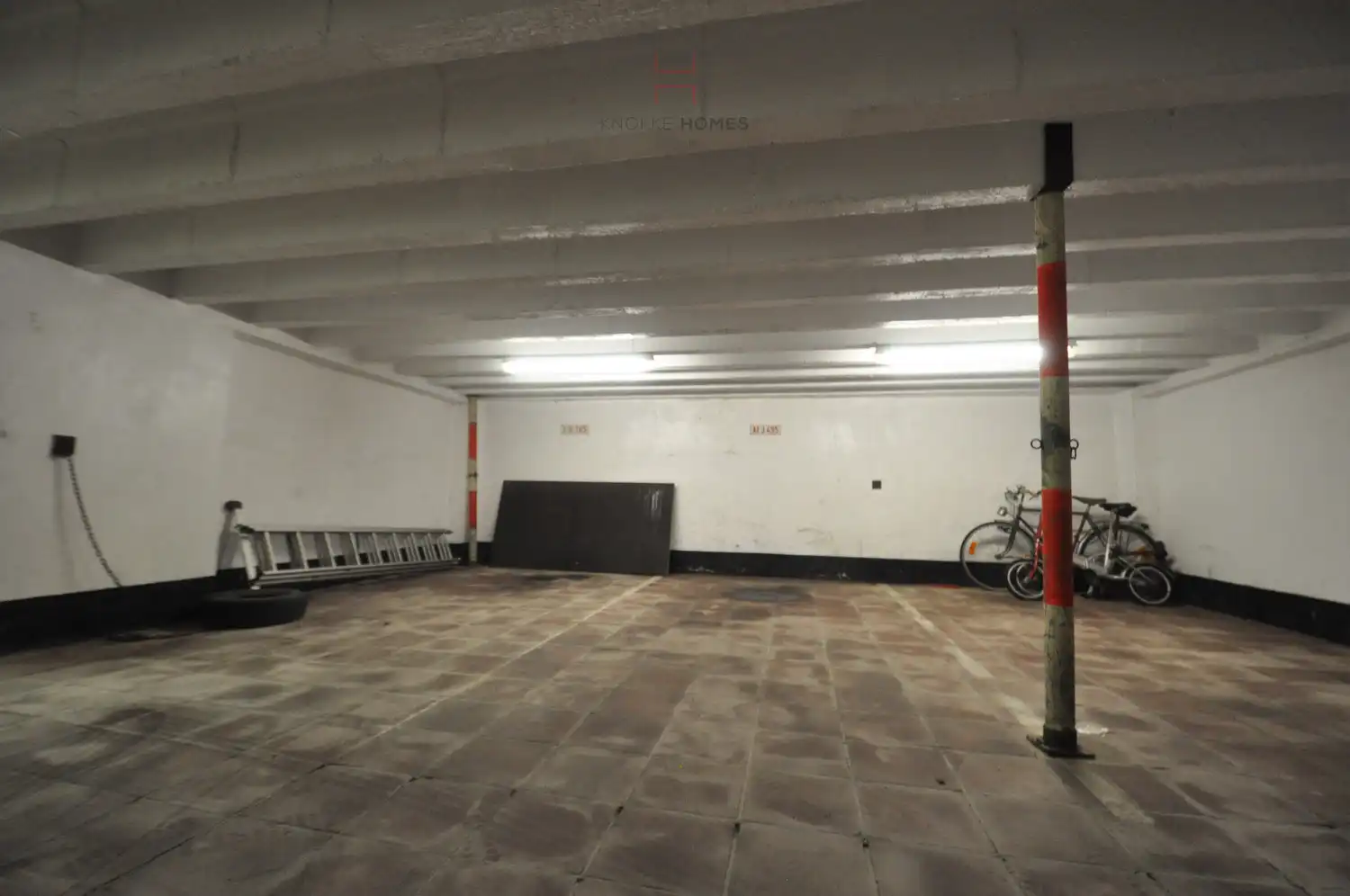 Autostaanplaats op Manitobaplein te Duinbergen foto 5