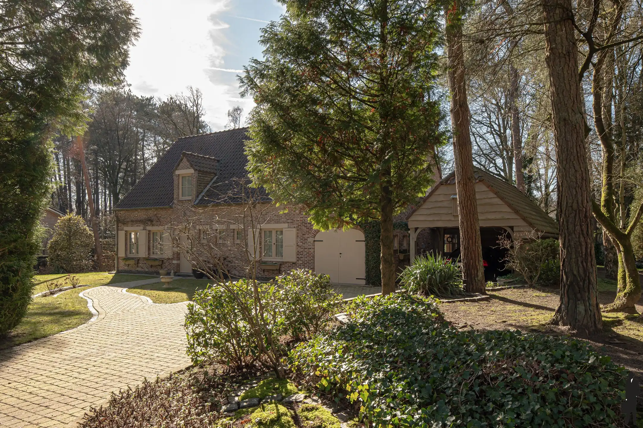 Hoofdfoto van de publicatie: Instapklare gezinswoning in het groene Dennendael —Kalmthout