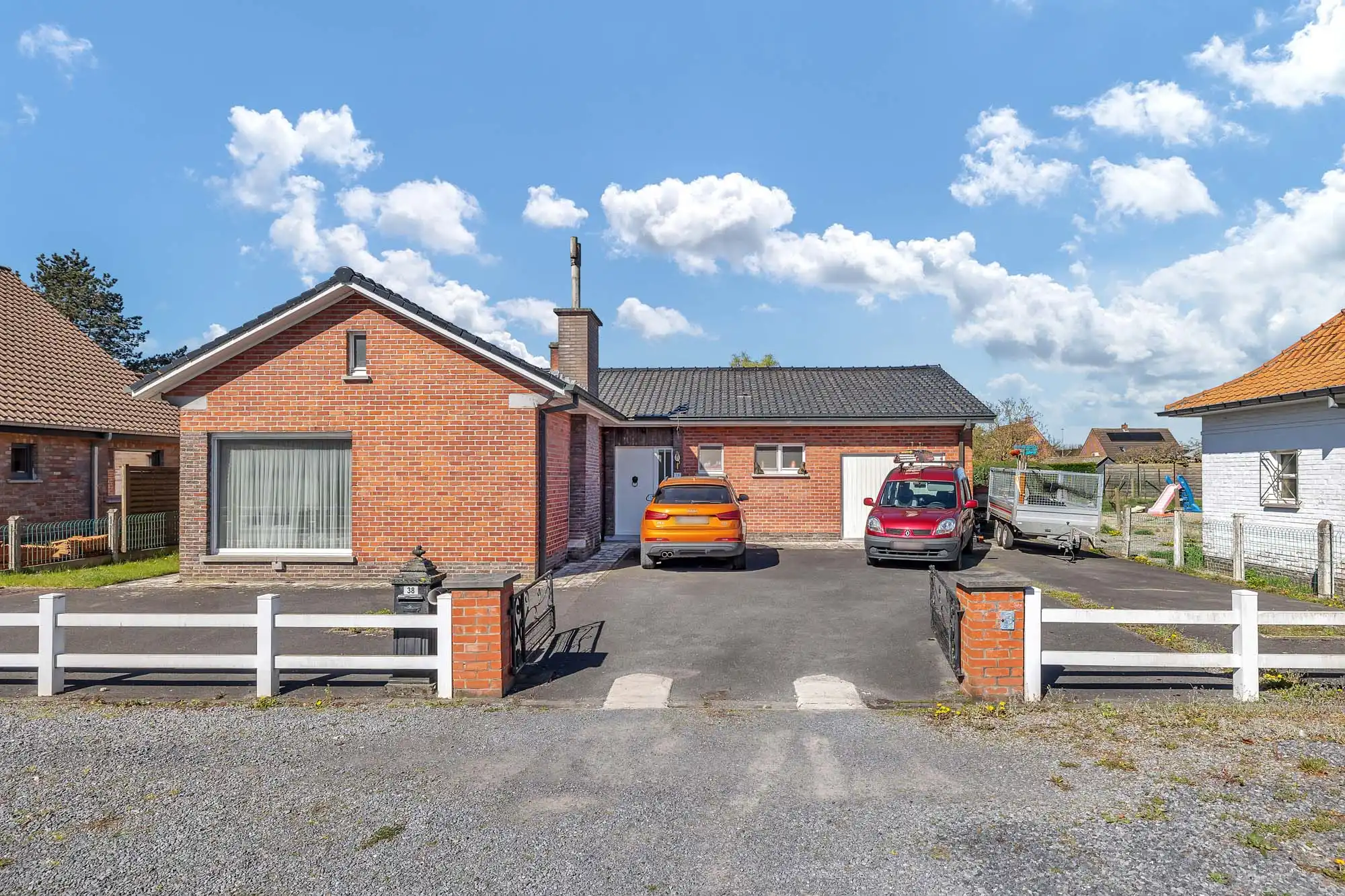 Hoofdfoto van de publicatie: Olsene: te renoveren bungalow met 3 slaapk. en garage